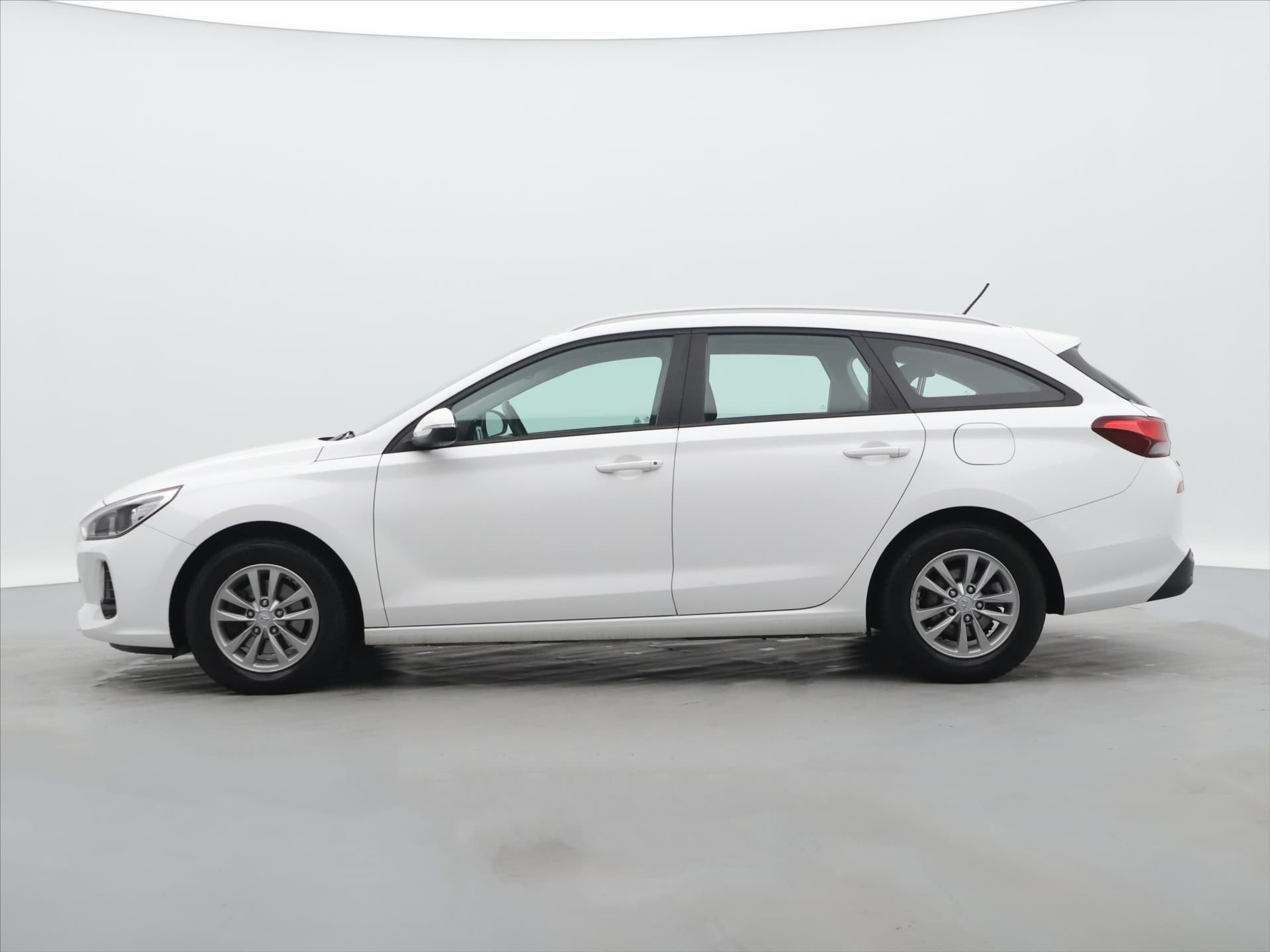 Hyundai i30, 1,6 CRDi 81kW Trikolor CZ - fotka 4