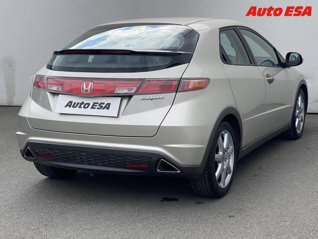 Honda Civic, 1.8i - fotka 4