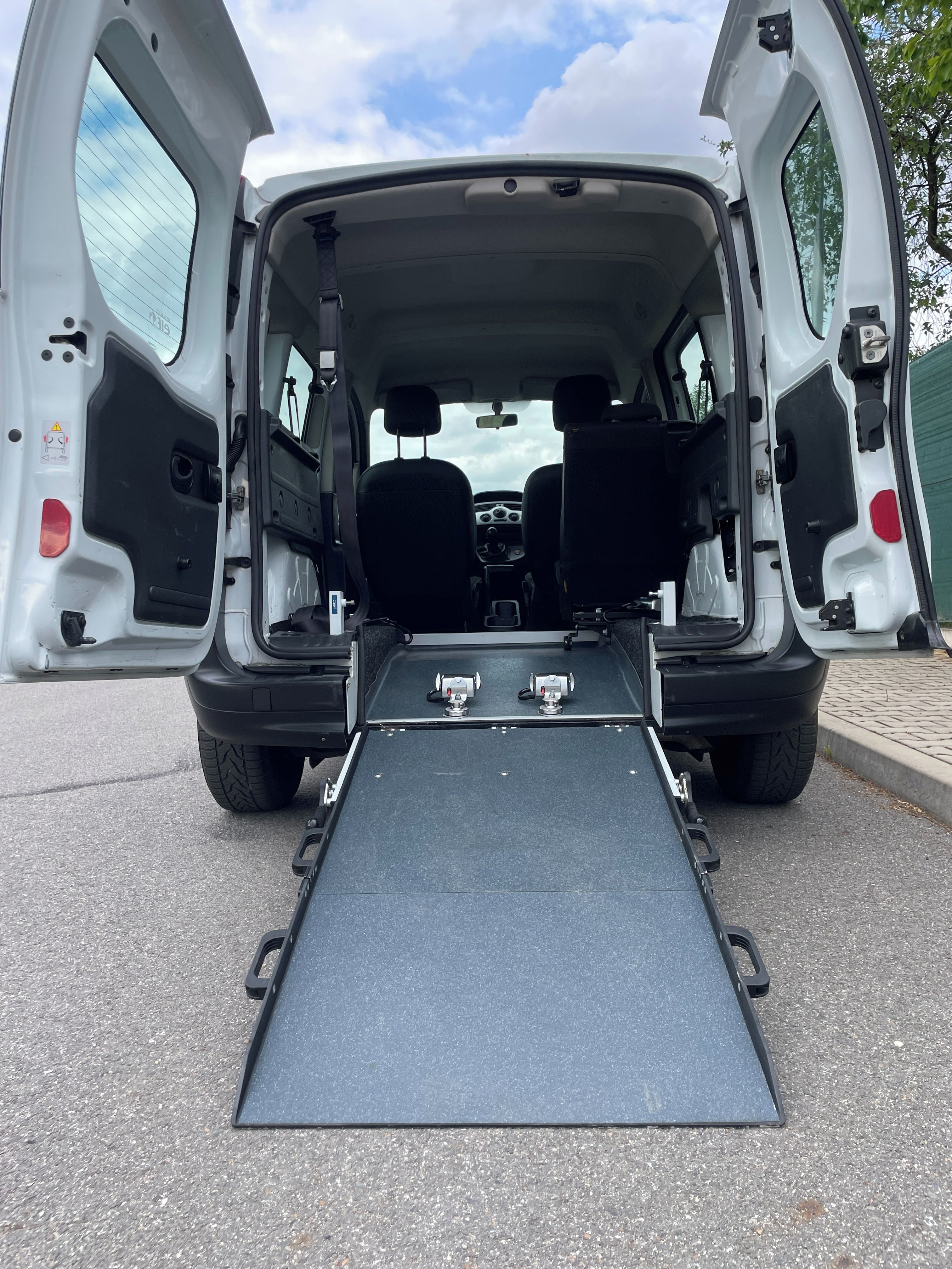 Renault Kangoo, pro převoz vozíčkáře - fotka 5