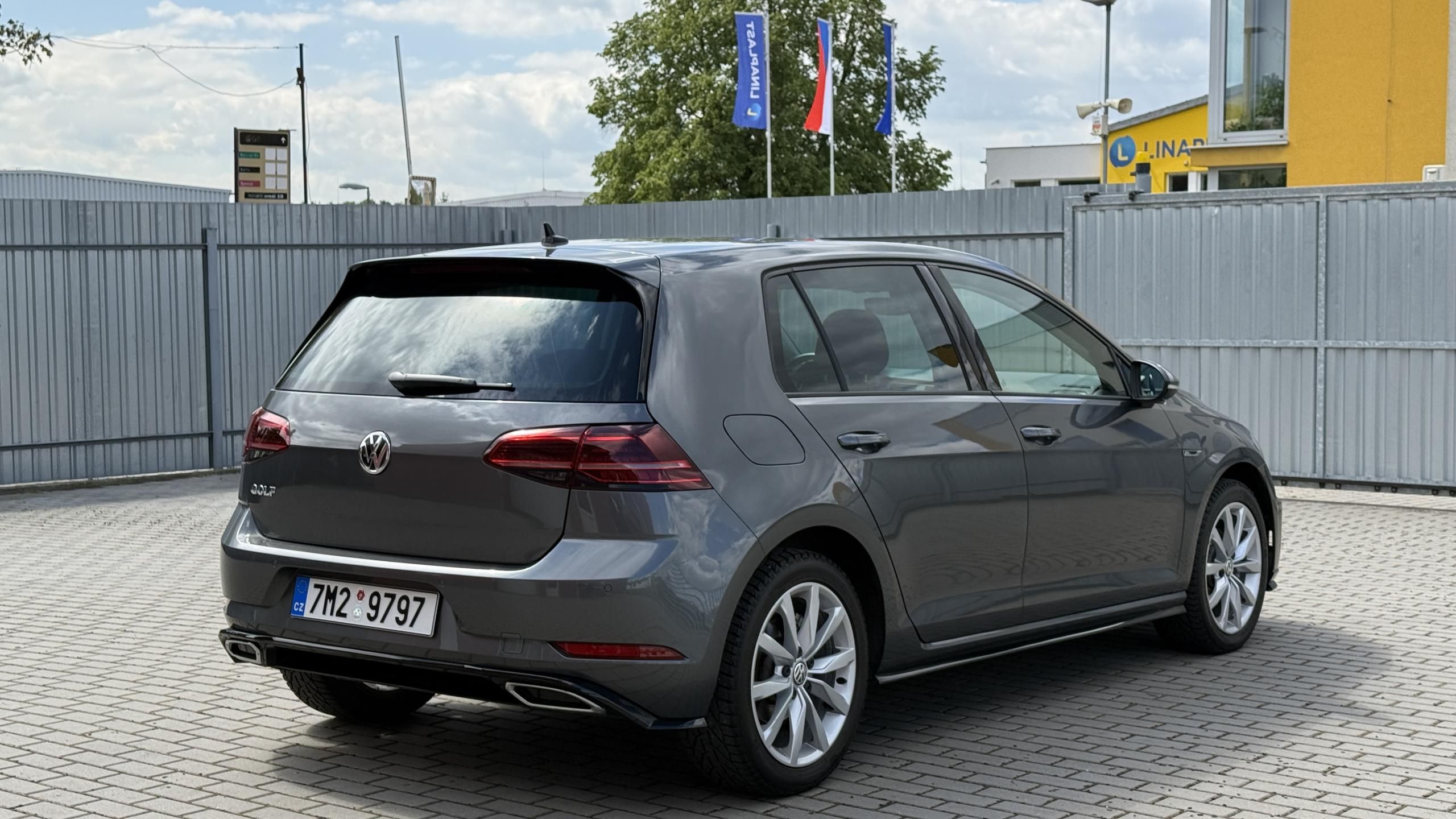 Volkswagen Golf, 1.0TSi*63kW*R-LINE*55TKM* - fotka 5