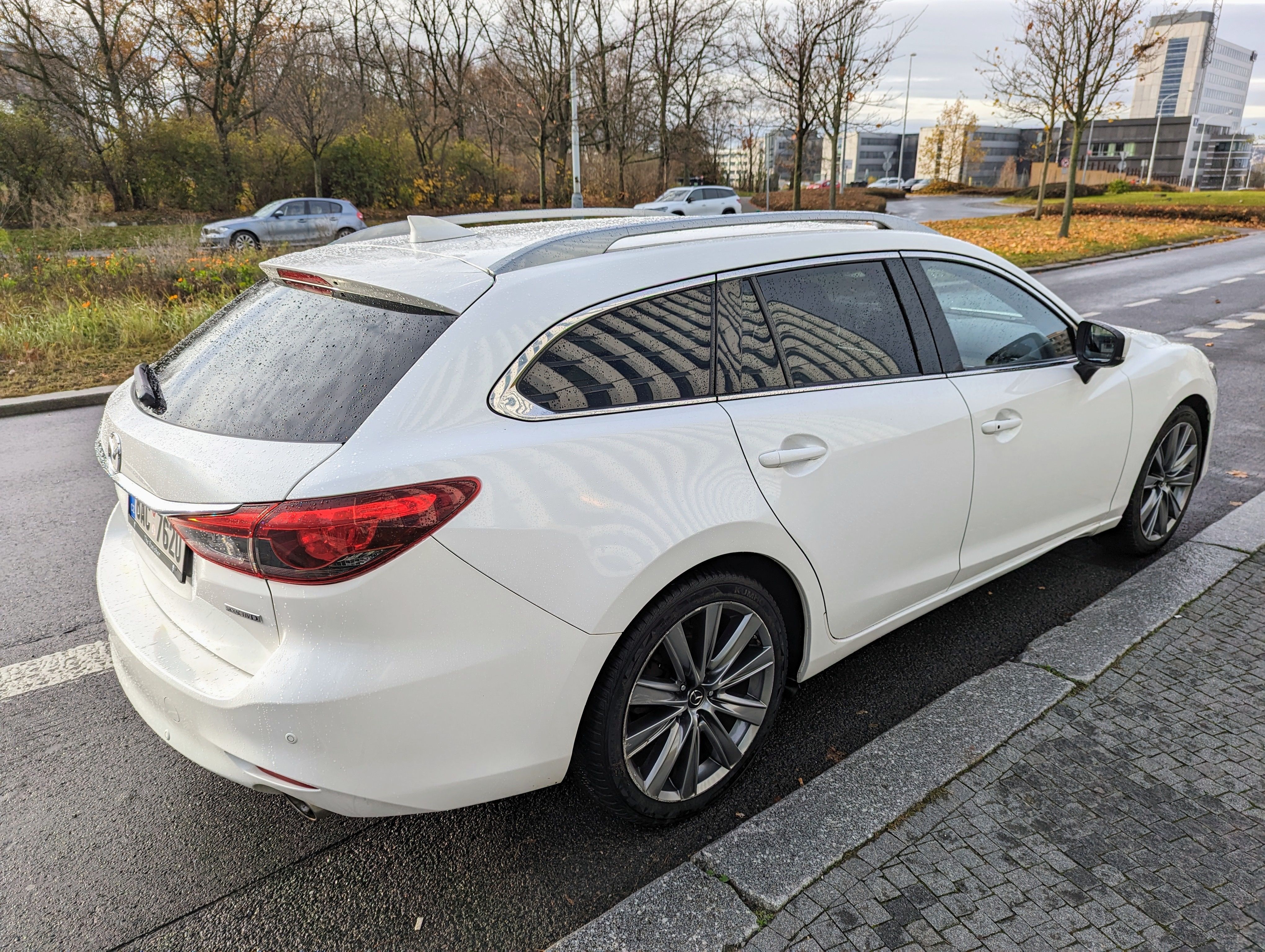 Mazda 6, 2.2 D, 360,AUTOMAT,TOP VYBAVA - fotka 6