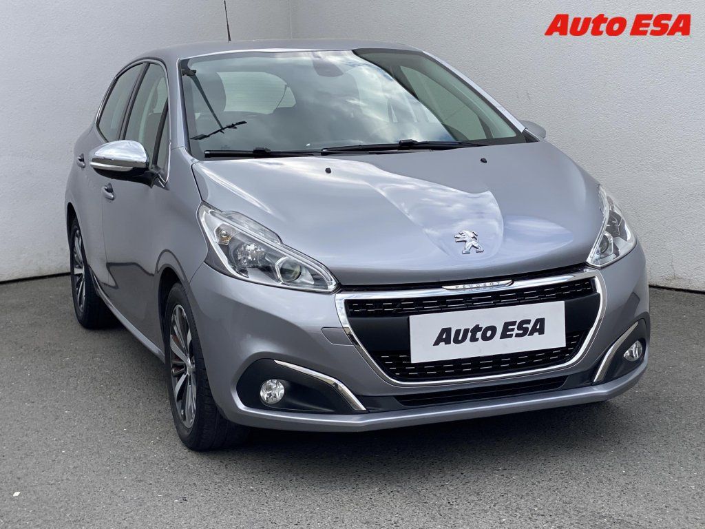 Peugeot 208, 1.2,navi