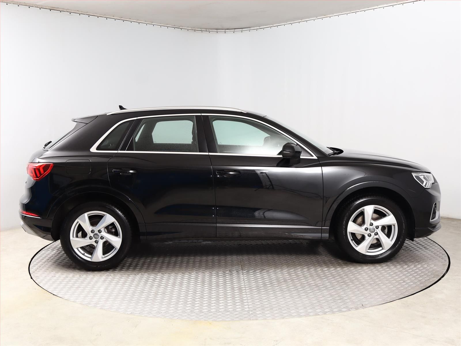 Audi Q3, 35 TFSI, S line, Automat, ČR - fotka 6
