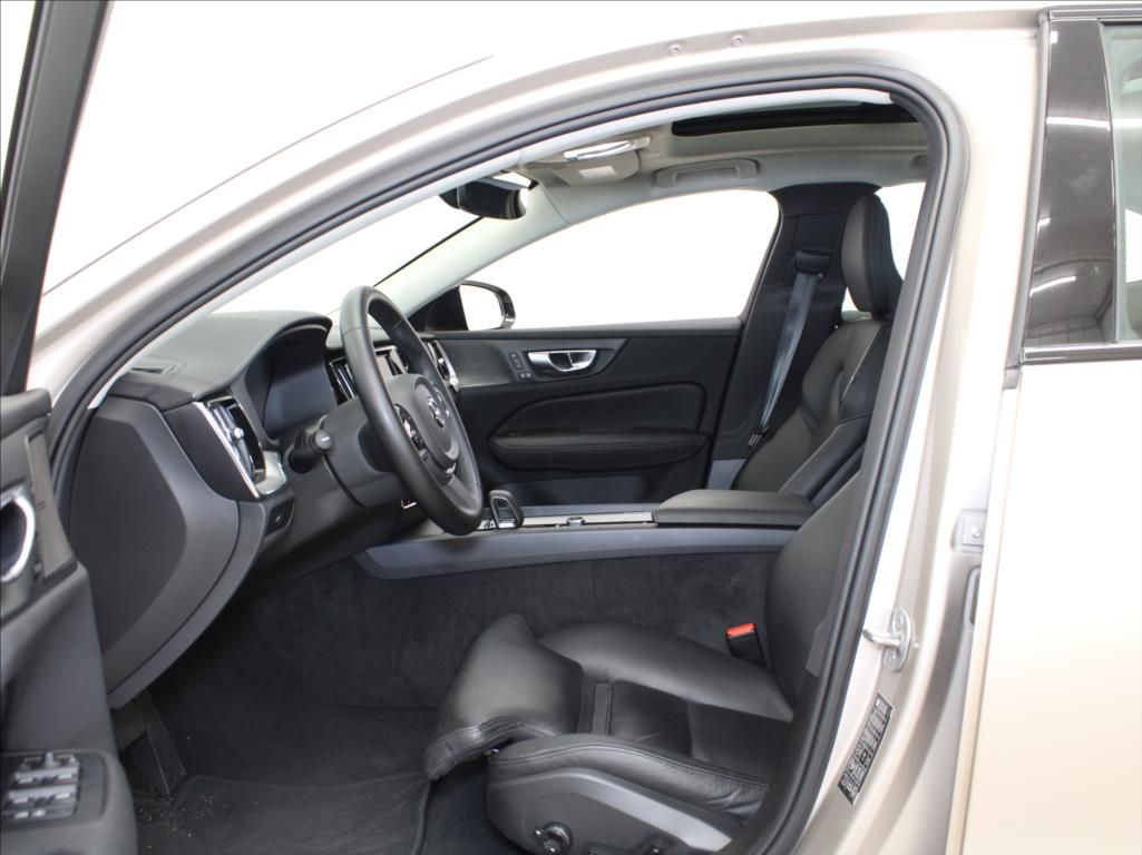 Volvo S60, 2,0 B5 AWD Ultimate Dark ČR - fotka 6
