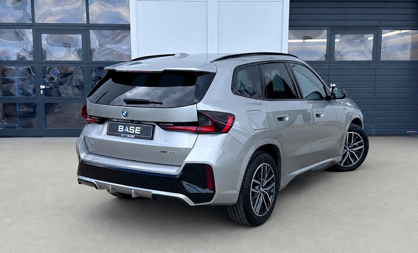 BMW X1, xDrive30e M-Sport - fotka 4