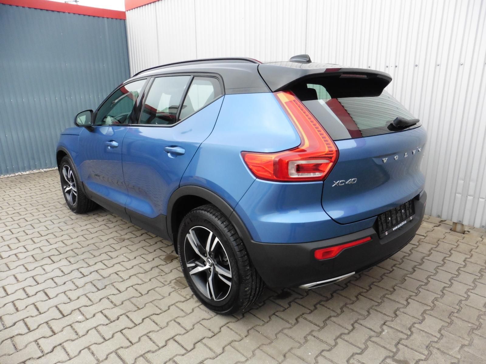 Volvo XC40, T3 R-Design 120kW A/T, ... - fotka 4