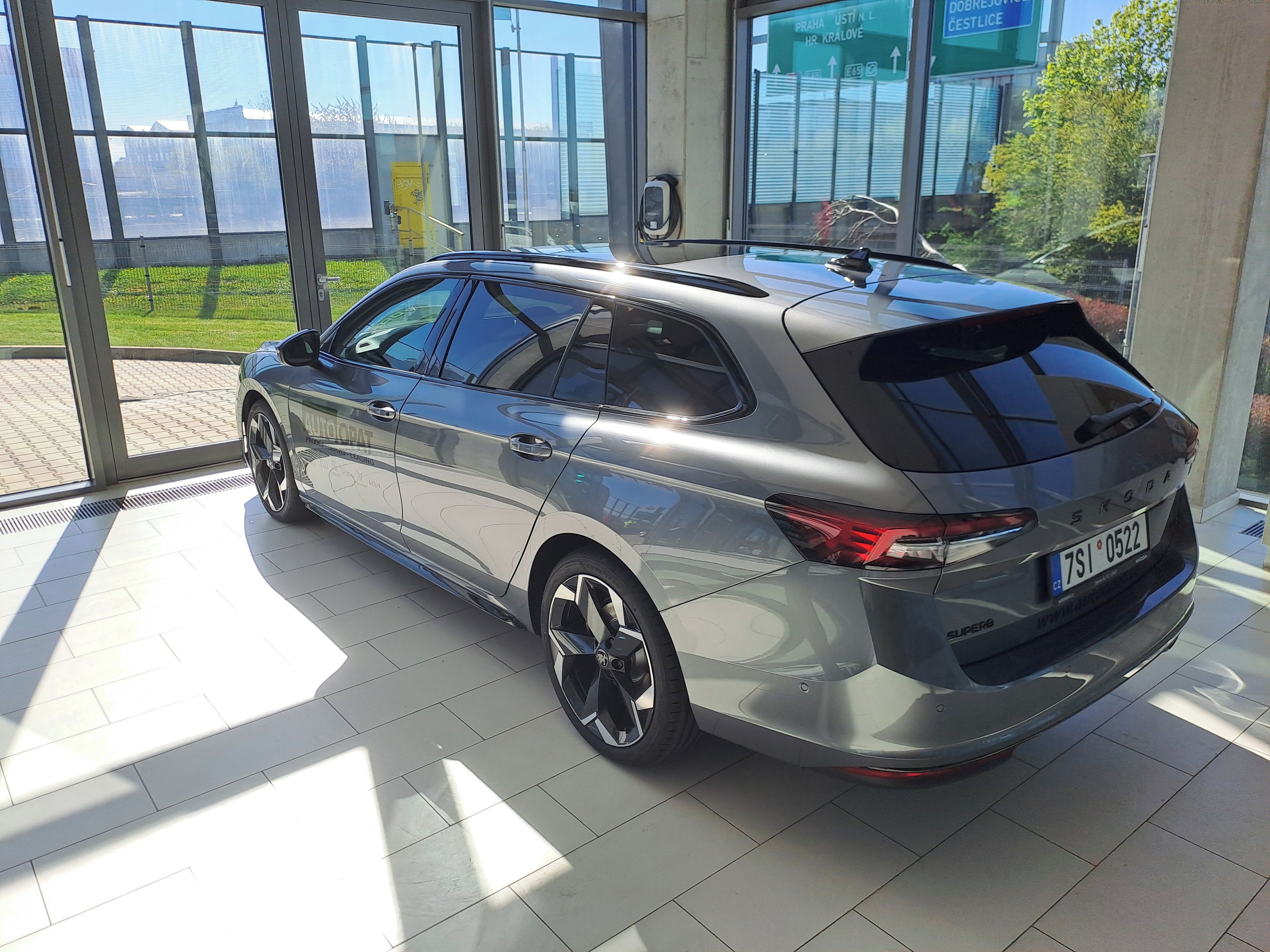 Škoda Superb, 2,0 TDI 142 kW 4x4 Sportline - fotka 5