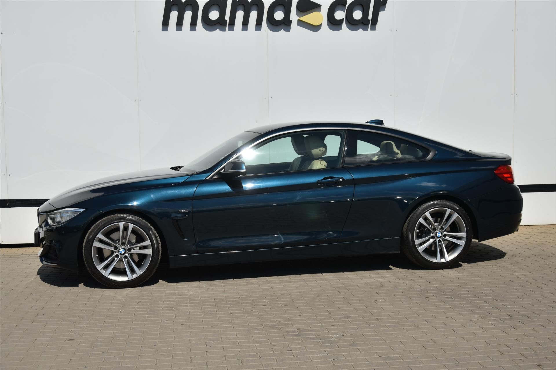 BMW Řada 4, 428i 180kW SERVISNÍ KNIHA ČR - fotka 4
