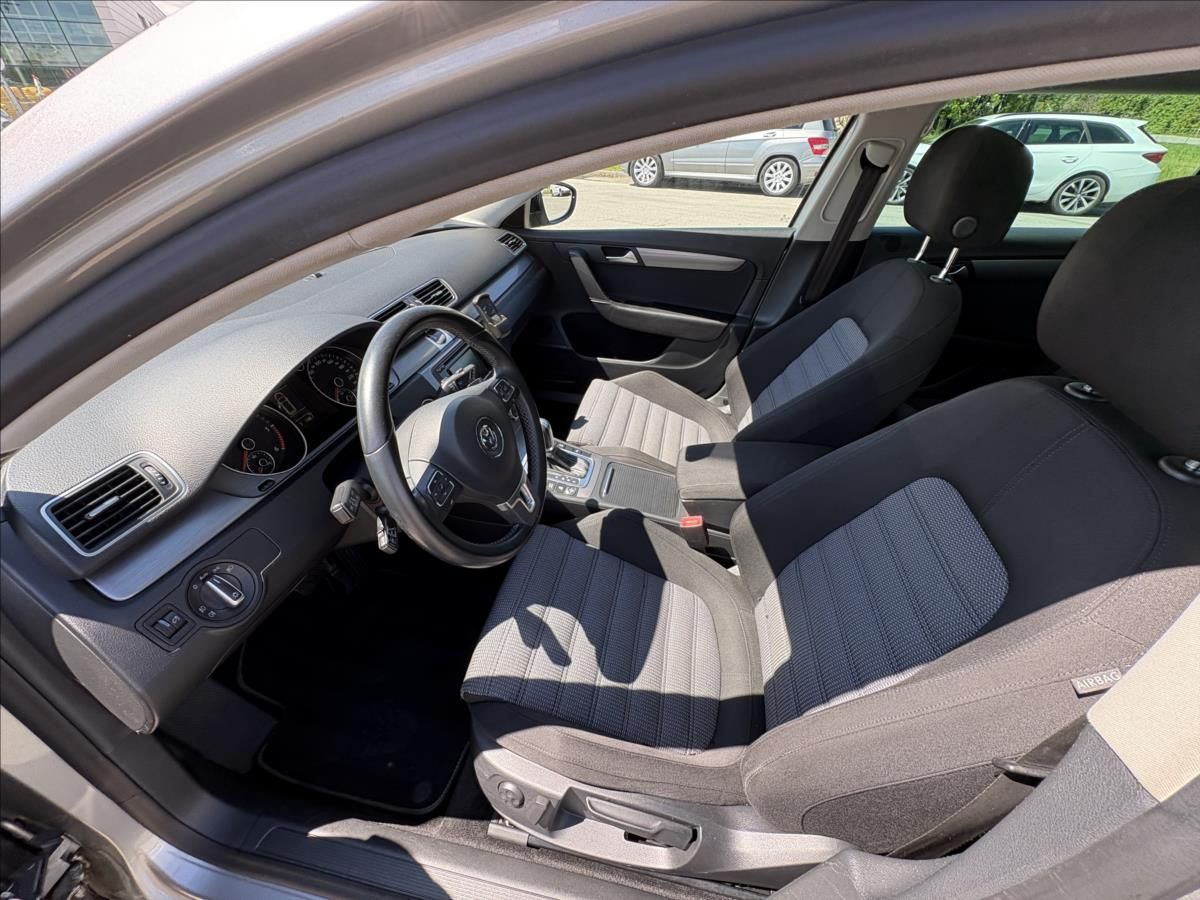 Volkswagen Passat, 2,0 TDi130kW Xen,ACC,Pano,NezT - fotka 3