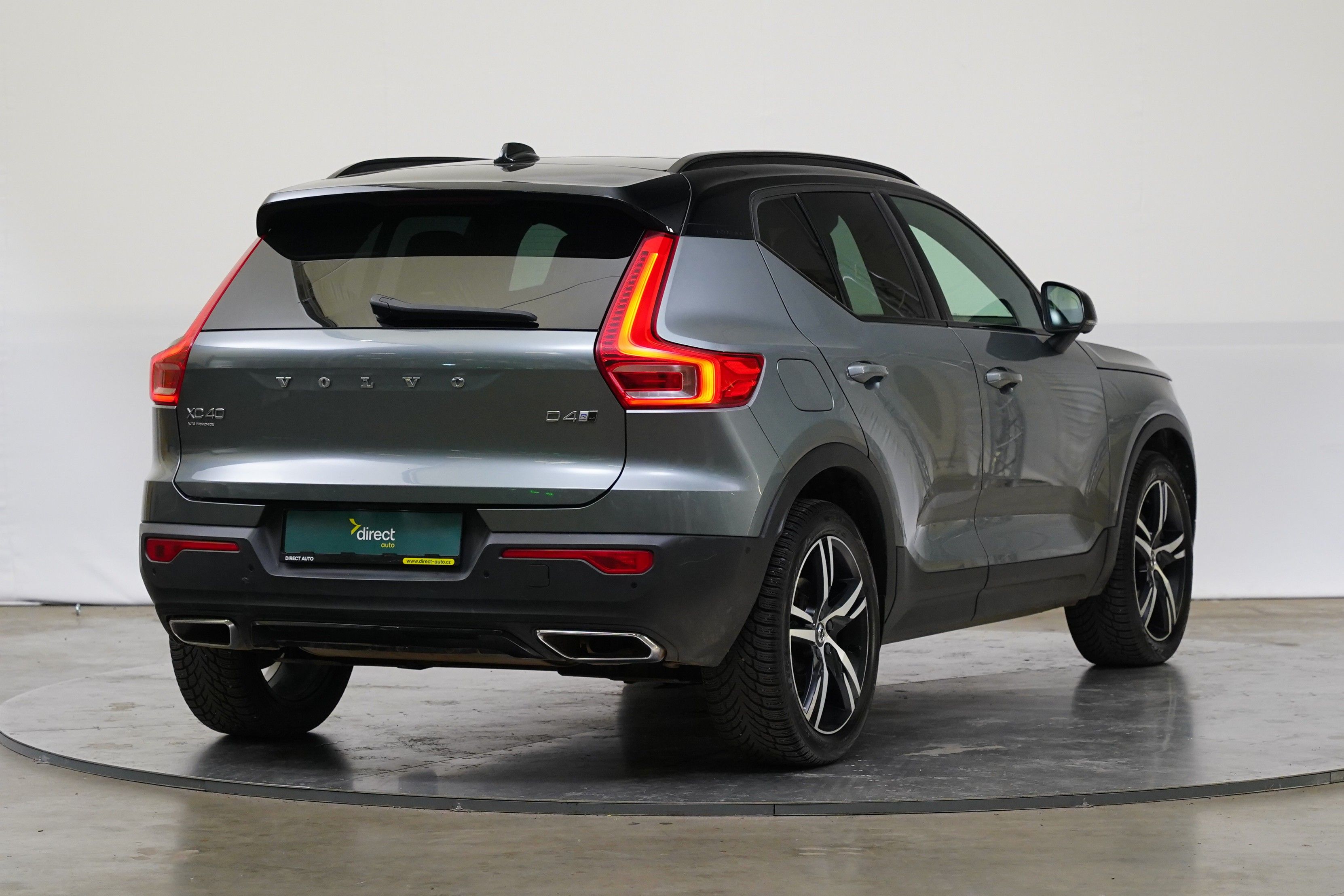 Volvo XC40, 2.0 D 140 kW  R-design AWD - fotka 2