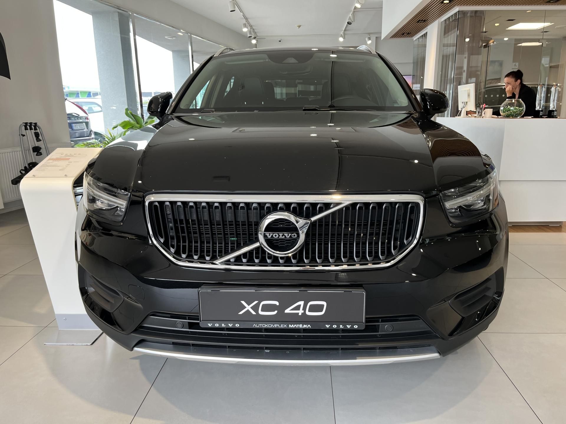 Volvo XC40, D3 AWD MOMENTUM - fotka 2
