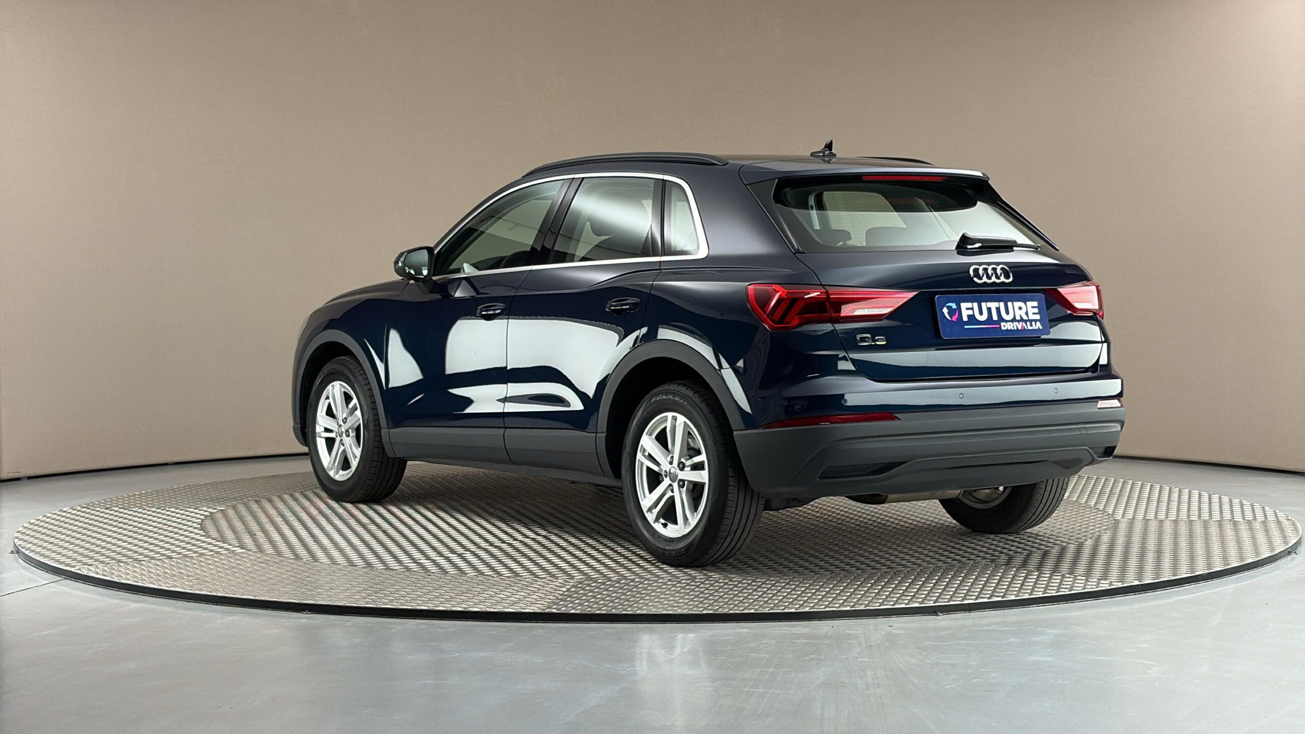 Audi Q3, 2.0 35TDI S Tronic - fotka 2