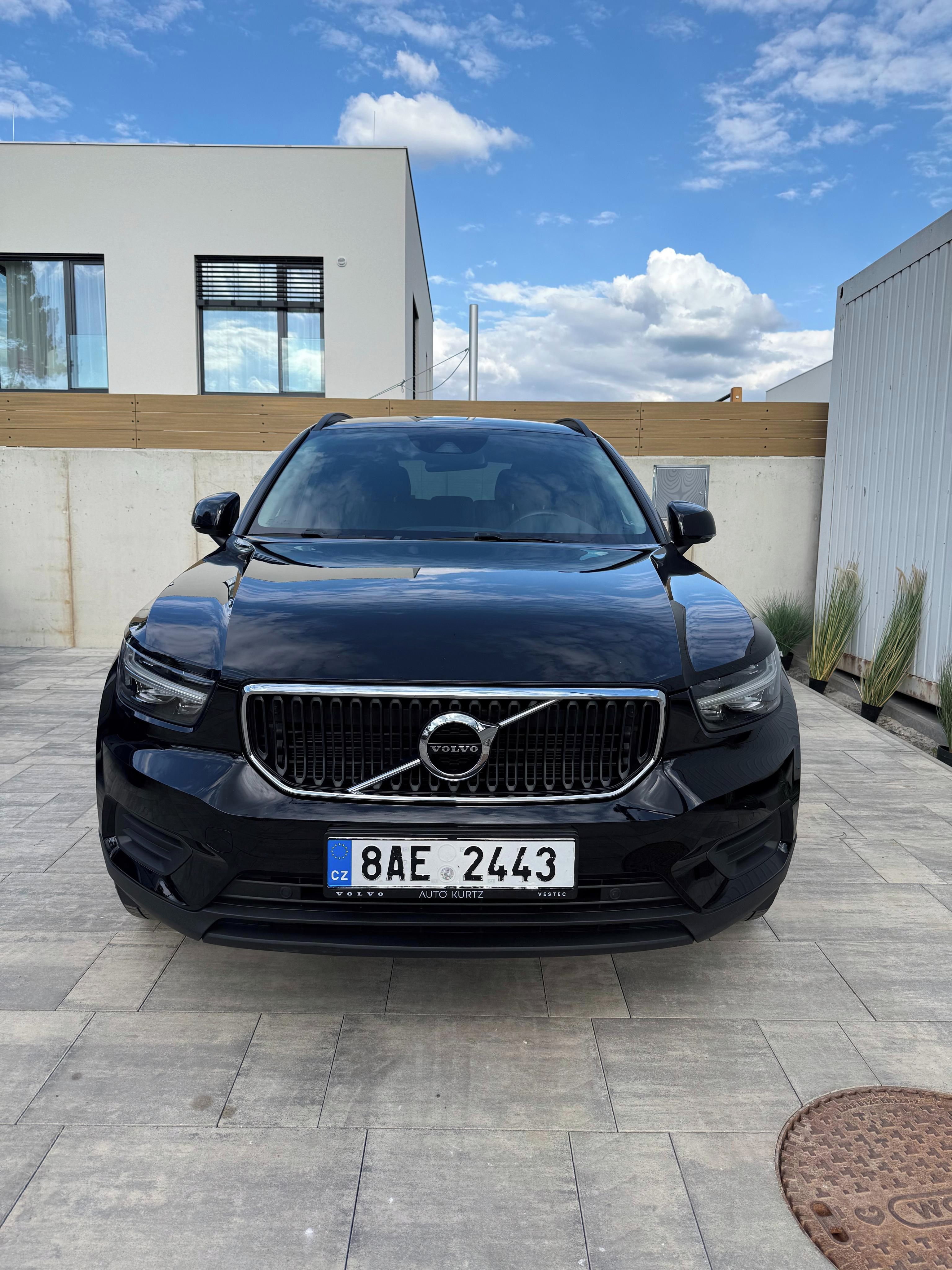 Volvo XC40, T3 Automat - fotka 2