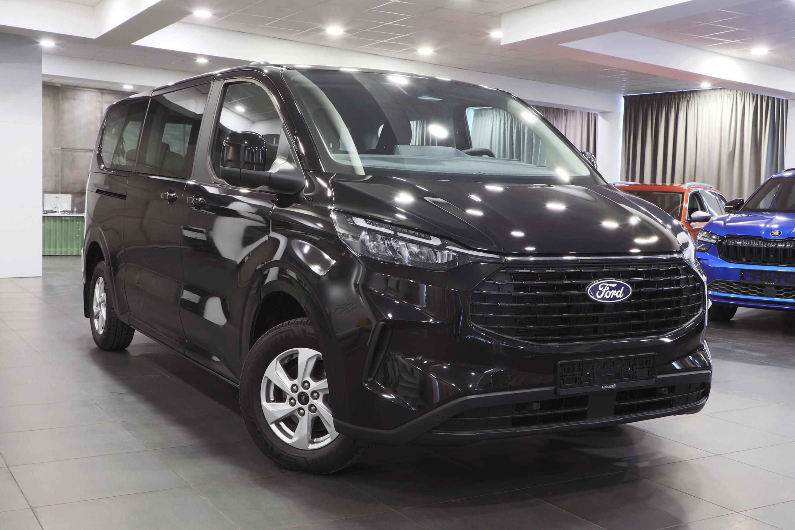 Ford Tourneo Custom, 2.0 100kW / 9-míst / Tažné