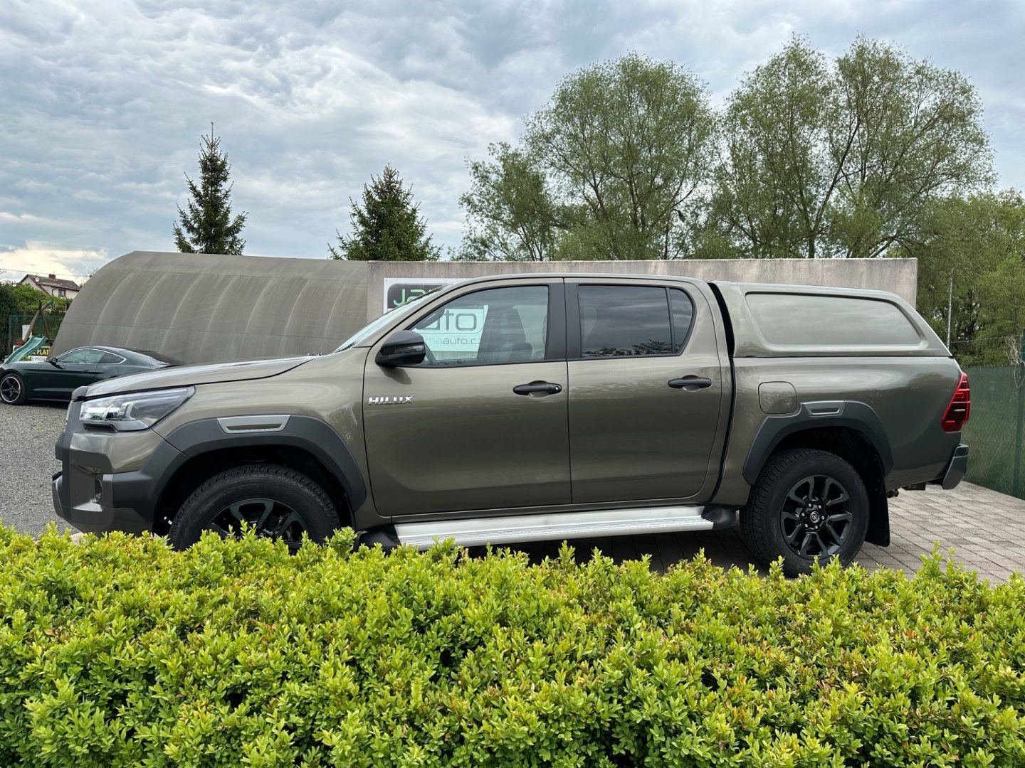 Toyota Hilux, 2.8D-4D 150kW 4x4 Invincible - fotka 4