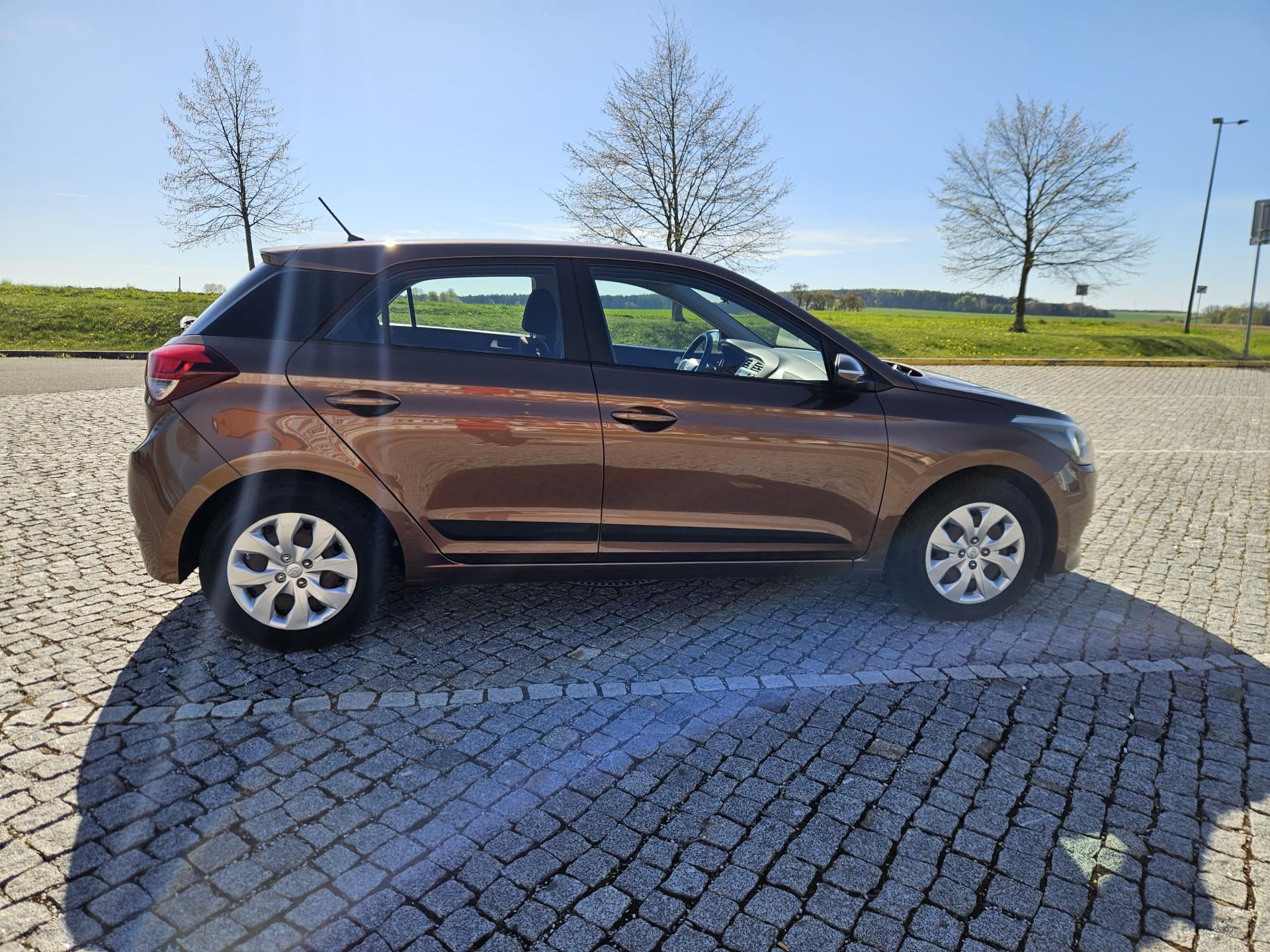 Hyundai i20, HEZKÝ STAV, SPLÁTKY - fotka 6