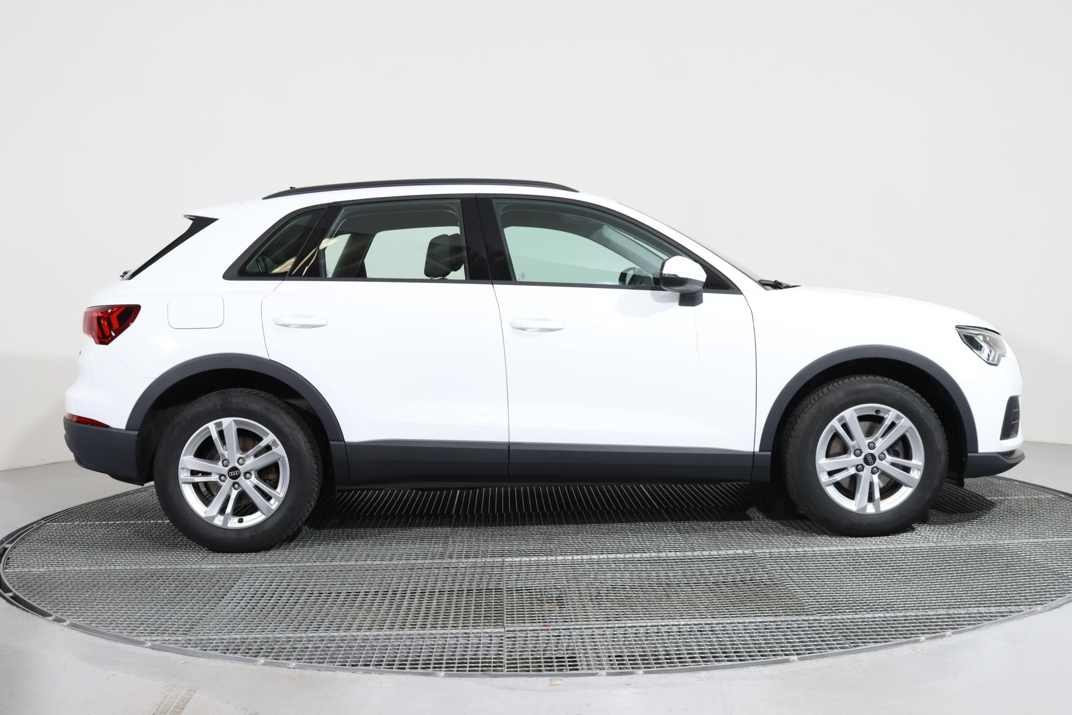 Audi Q3, TFSI 1,5 Stronic - fotka 4