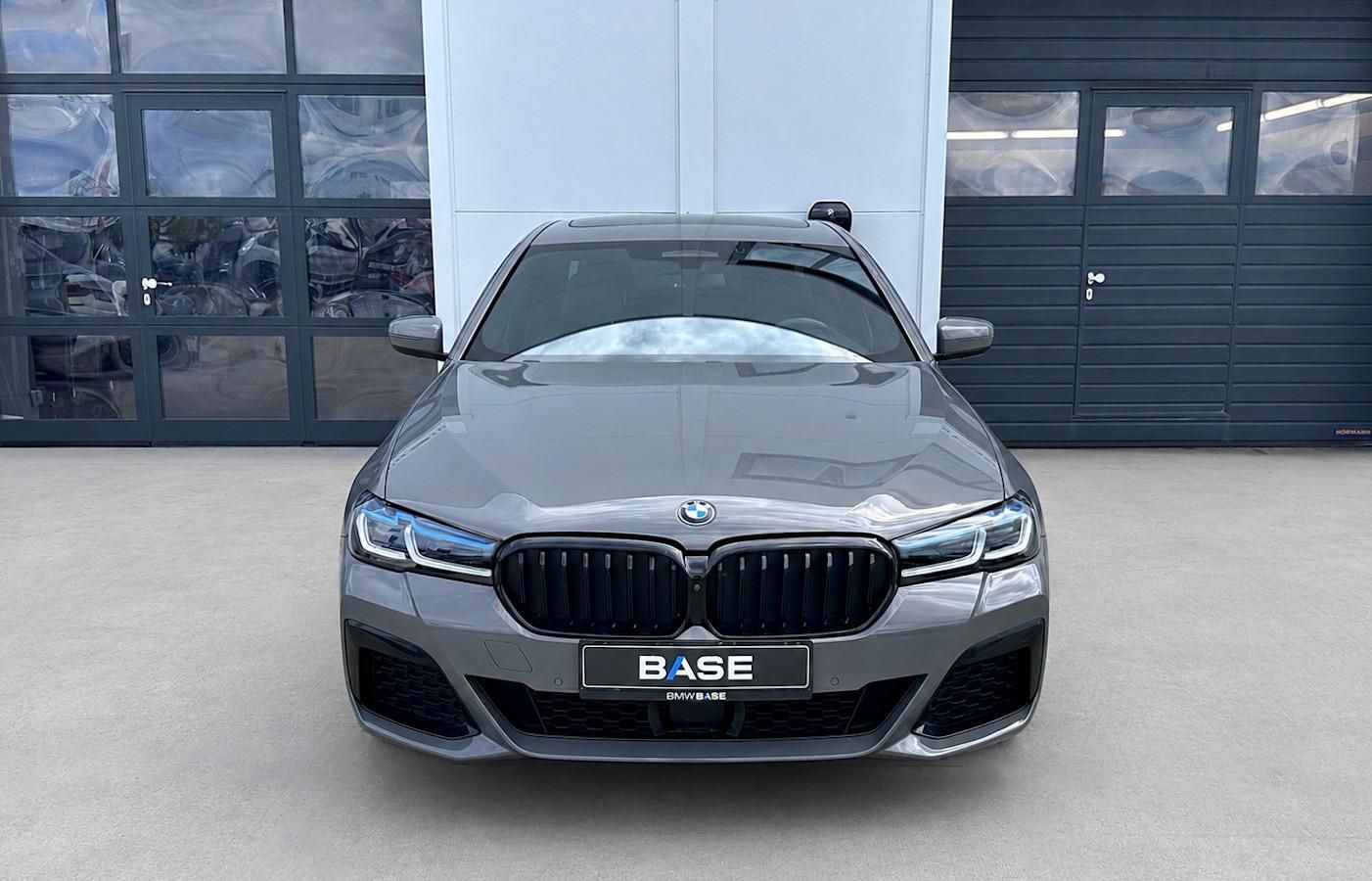 BMW Řada 5, 545e xDrive M-Sport - fotka 2