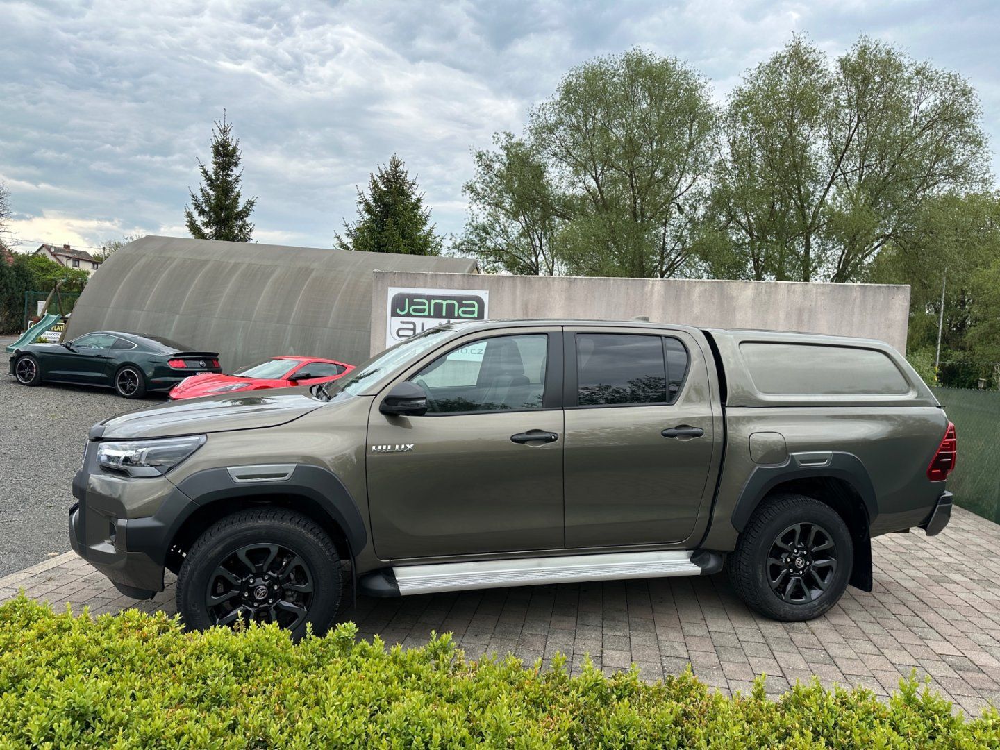 Toyota Hilux, 2.8D-4D 150kW 4x4 Invincible - fotka 3