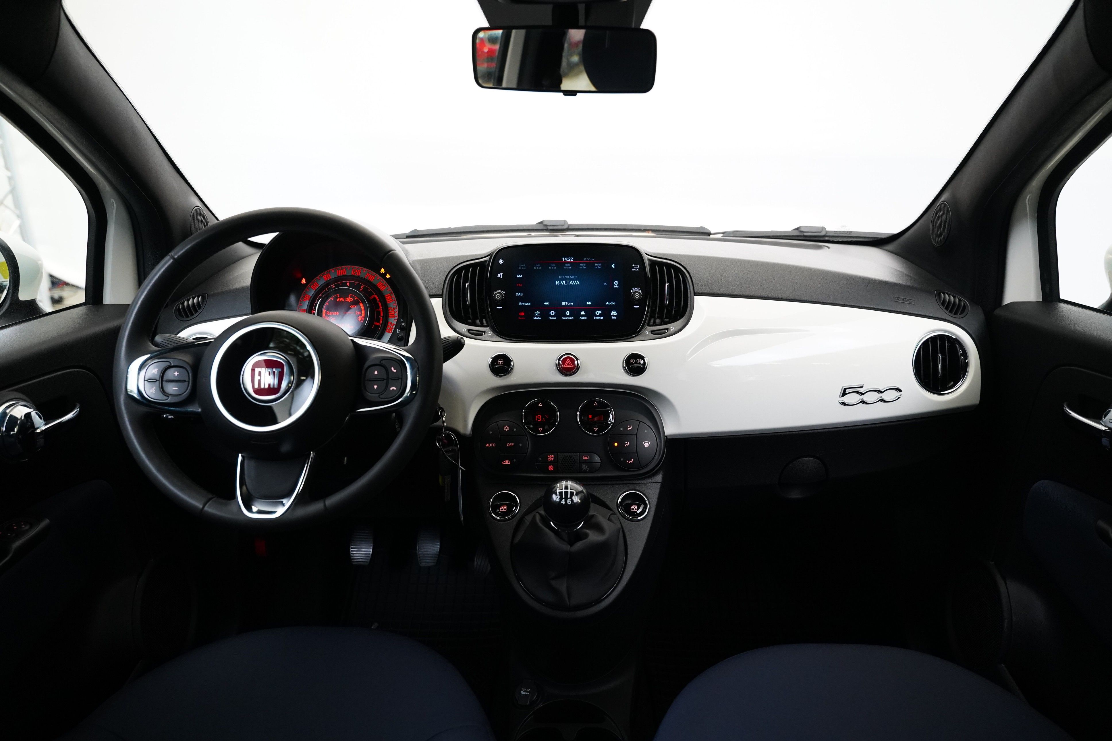 Fiat 500, 1.0 i 51 kW - fotka 6