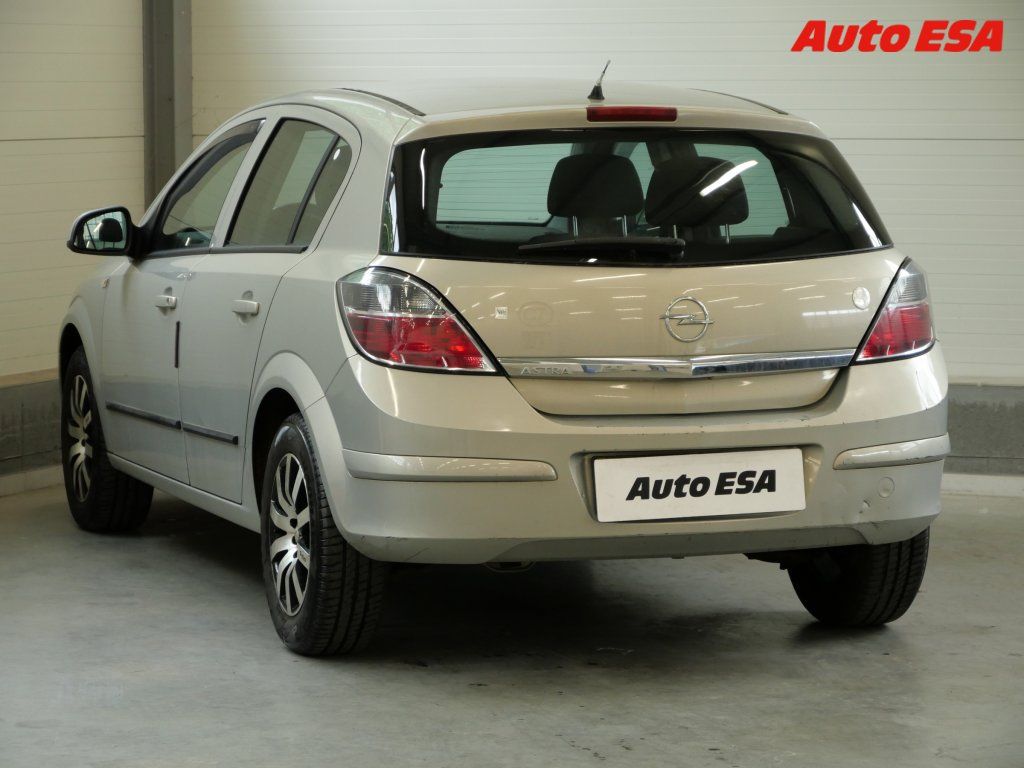 Opel Astra, 1.4 16V,1.maj,ČR,Klima - fotka 6
