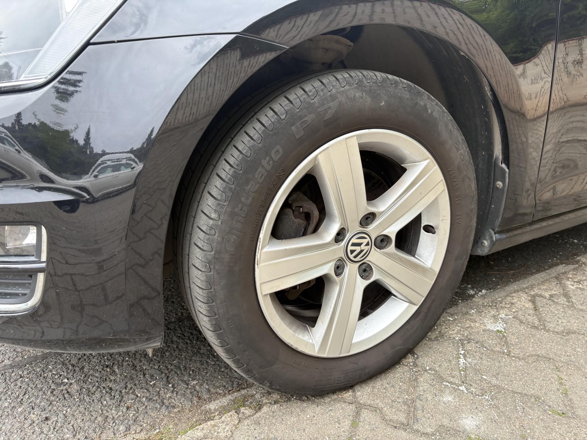 Volkswagen Golf, kombi 2,0TDI Bluemotion - fotka 6