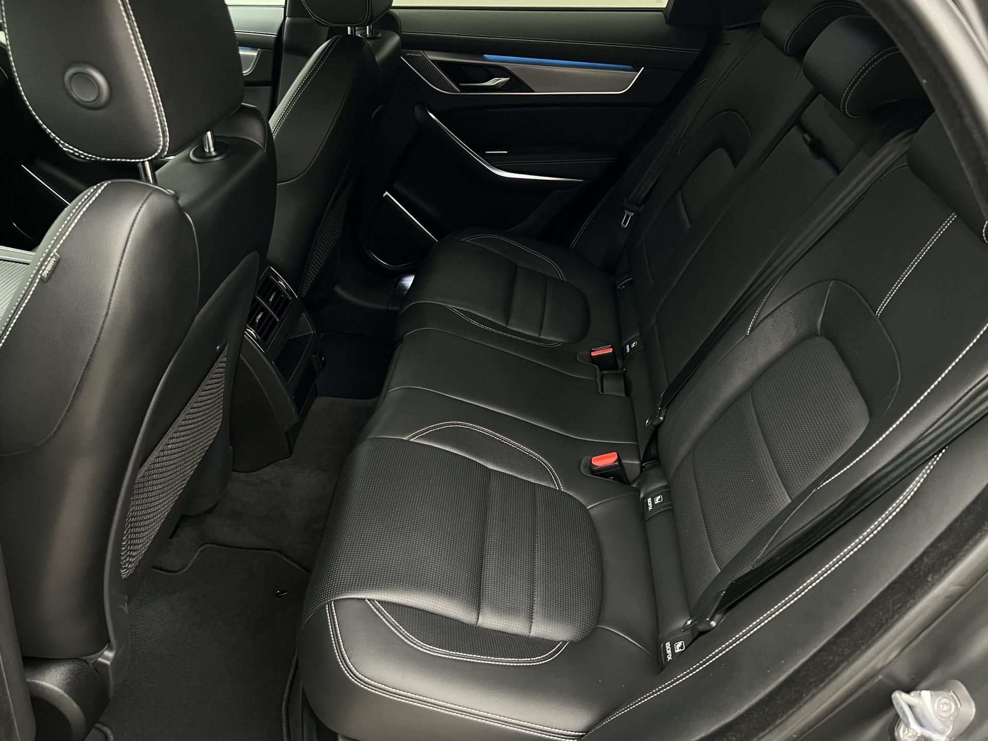 Jaguar F-Pace, D200 R-DYNAMIC SE AWD AUT - fotka 6