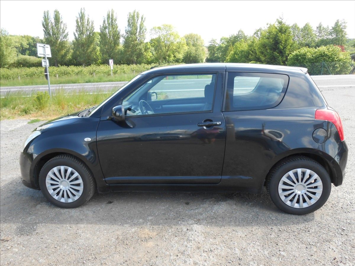 Suzuki Swift, 1,3 i 16V 68 kW KLIMA - fotka 5