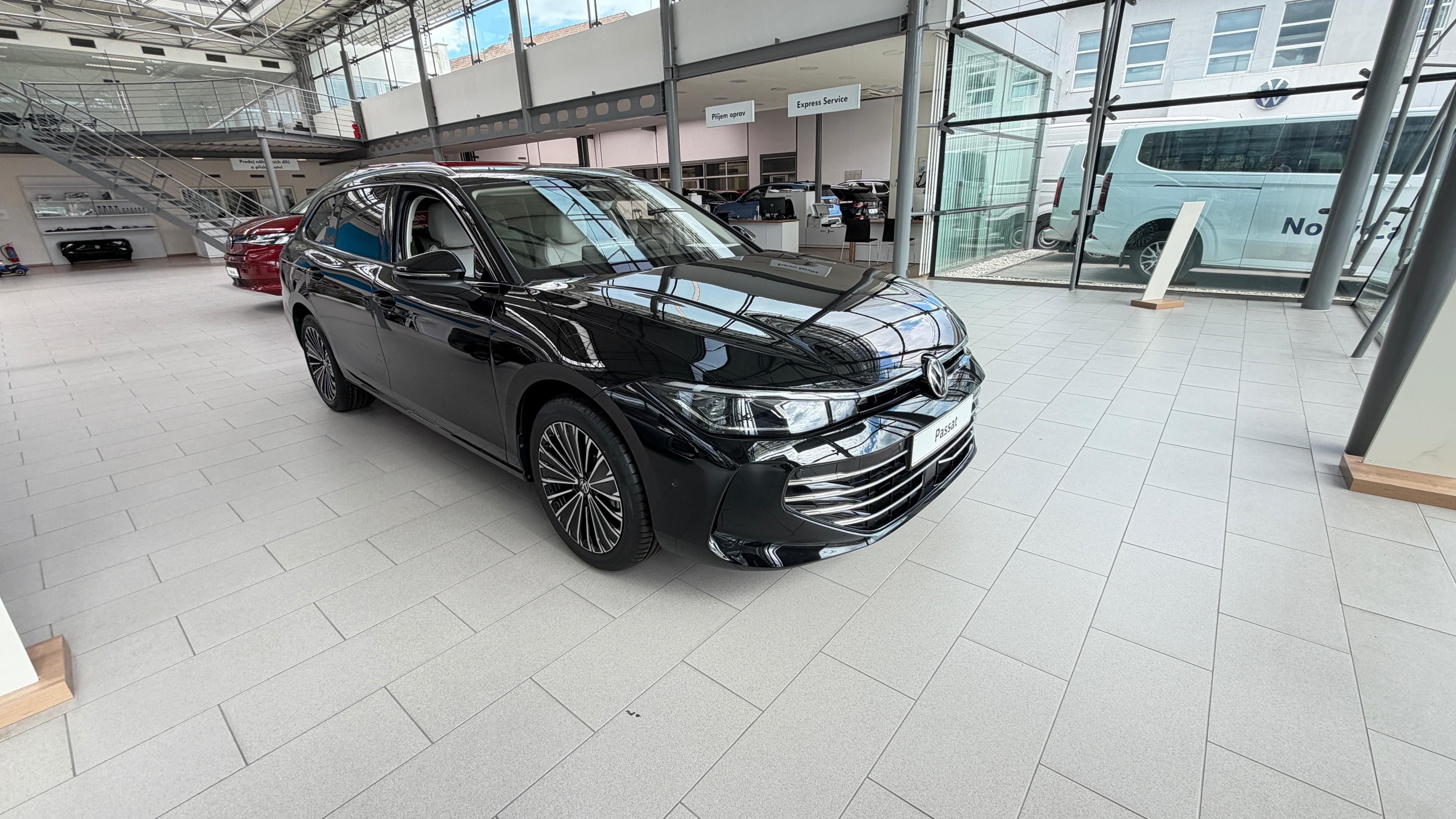 Volkswagen Passat, Elegance 140kW 4Motion - fotka 2