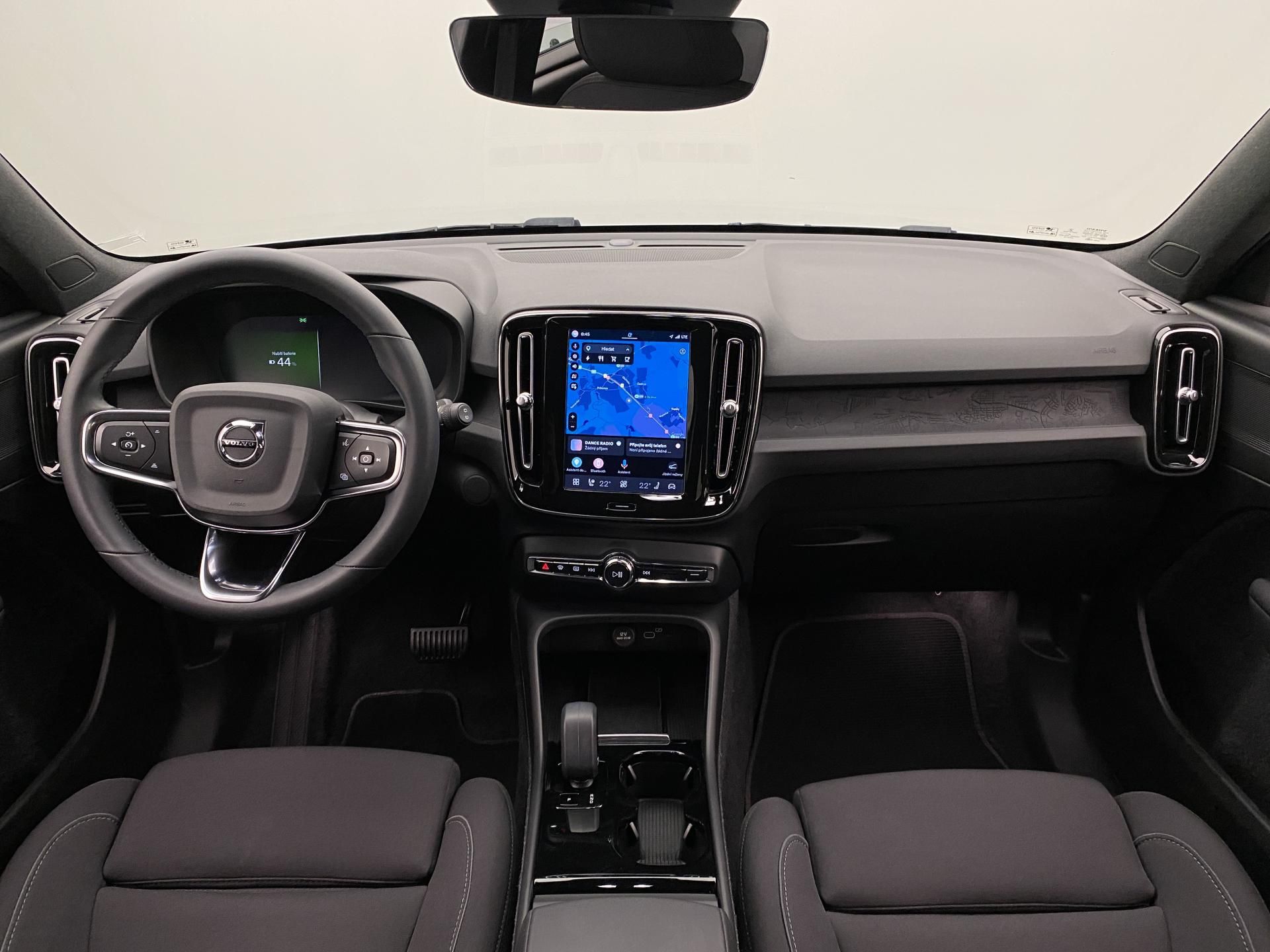 Volvo XC40, PURE ELECTRIC RECHARGE PLUS CZ - fotka 2
