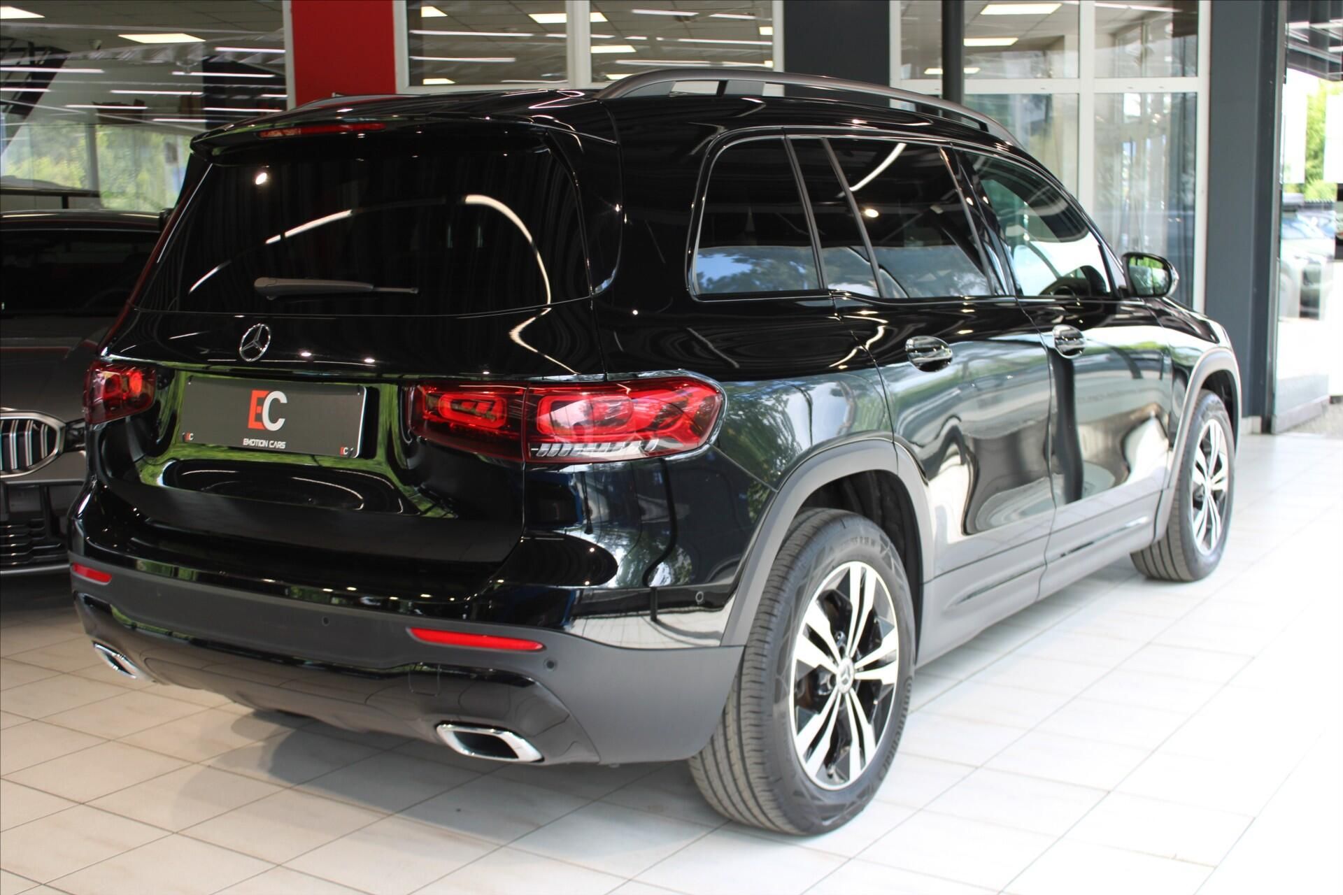 Mercedes-Benz GLB, 220d 4MATIC MBEAM/Pano/Night/M - fotka 5