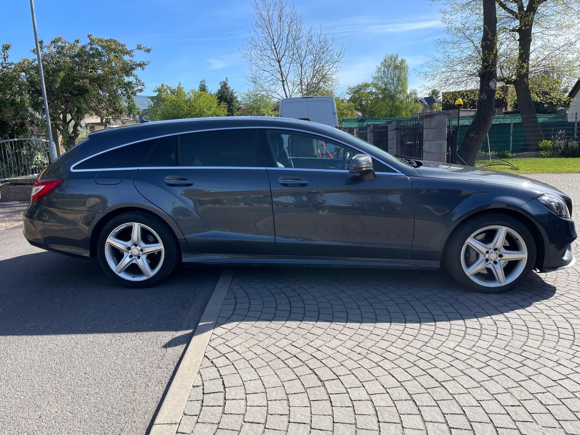 Mercedes-Benz CLS, 350d 4MATIC Shooting Brake - fotka 4