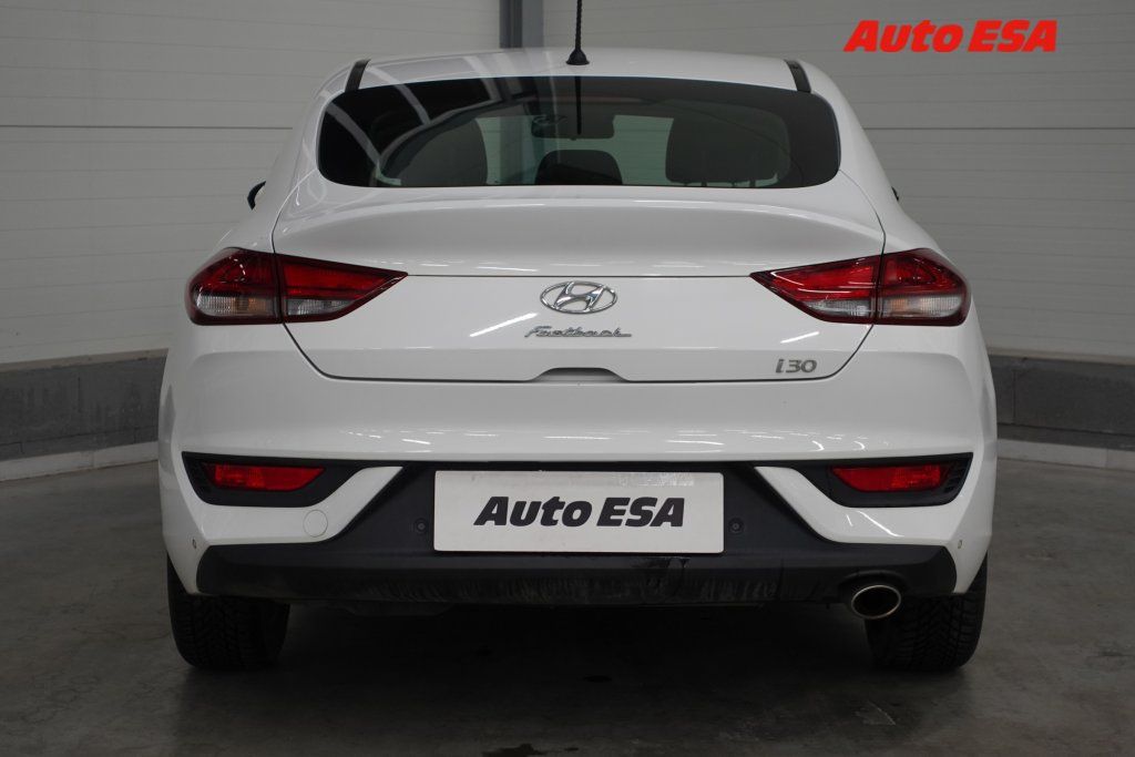 Hyundai i30, 1.6CRDi Fastback,ČR - fotka 5