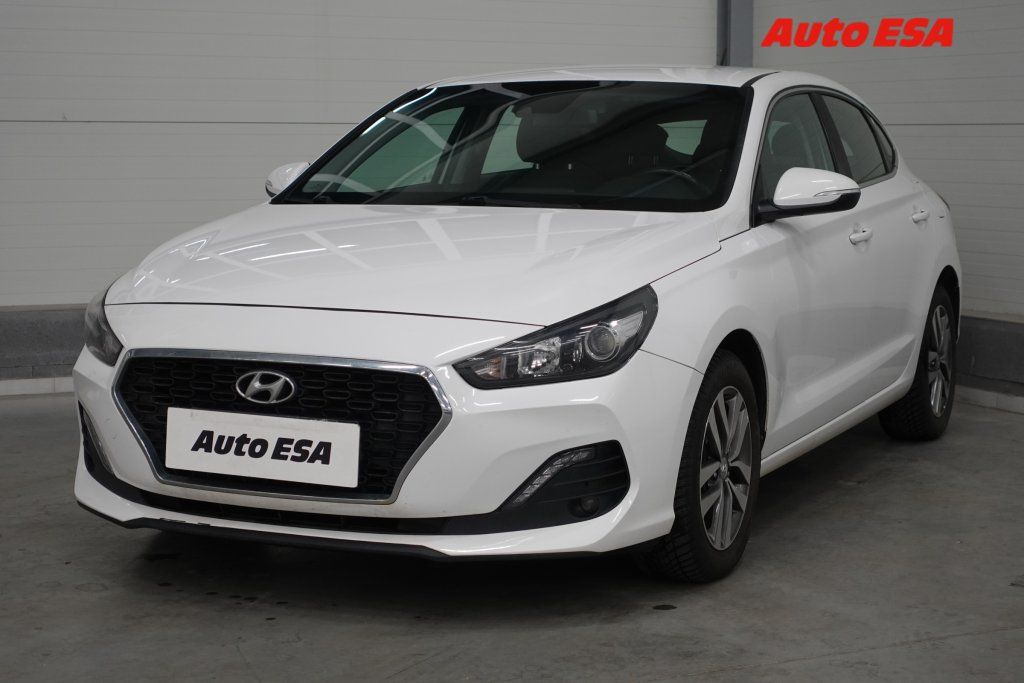 Hyundai i30, 1.6CRDi Fastback,ČR - fotka 3