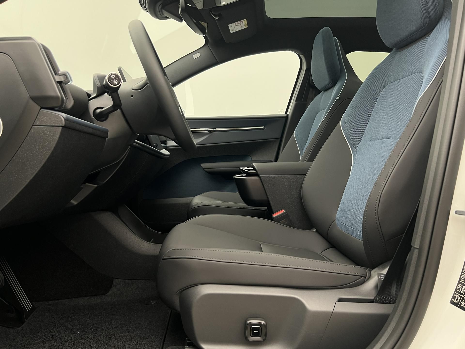Volvo EX30, P5 LONG RANGE electric ULTRA - fotka 3