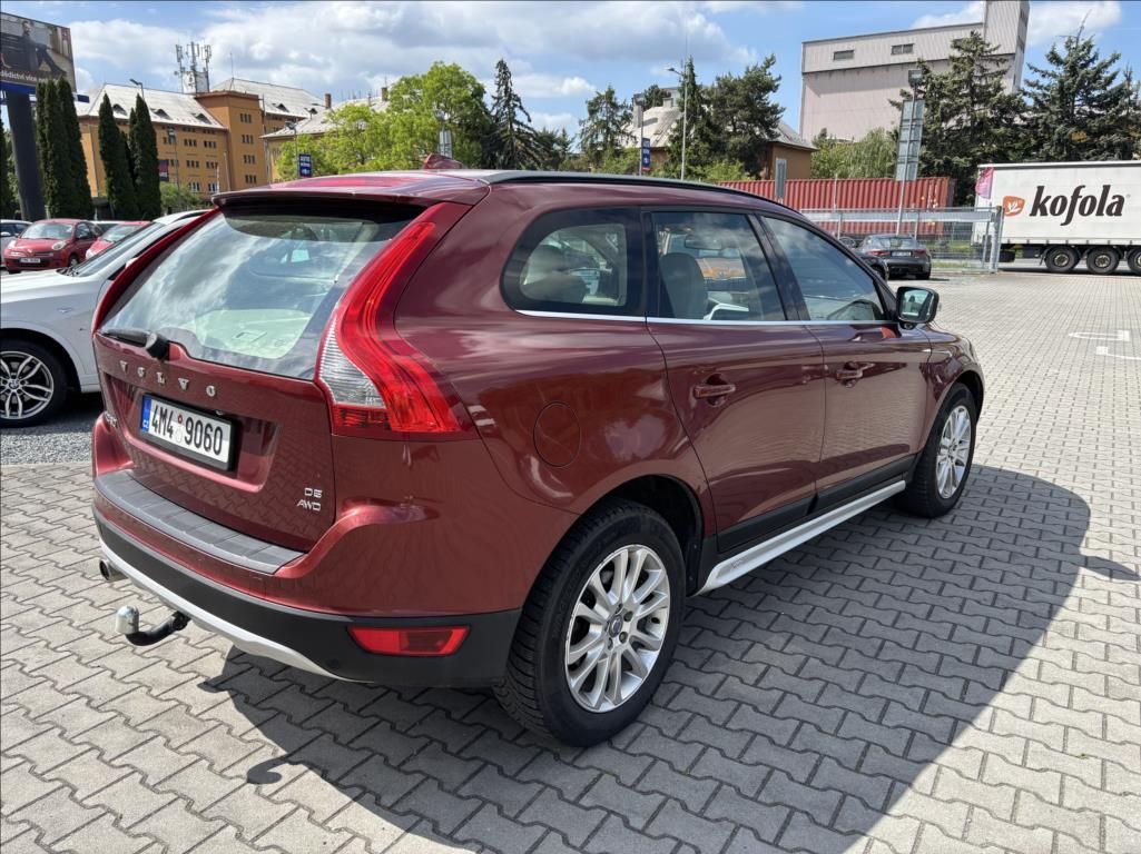 Volvo XC60, 2,4 D5 136kw,ČR - fotka 4
