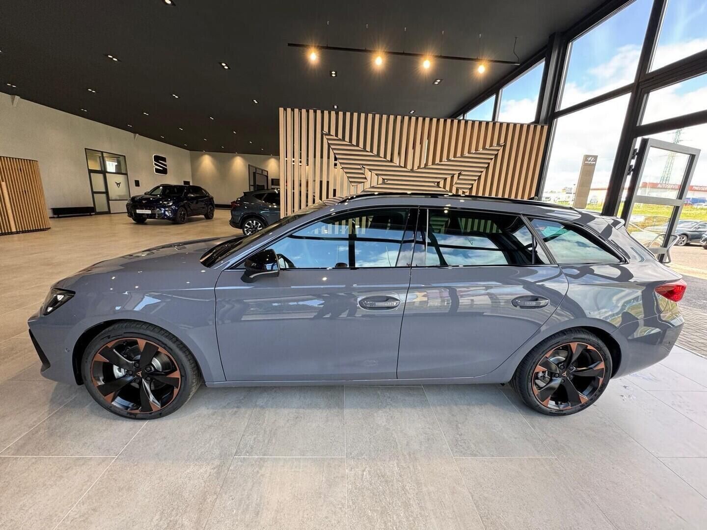 Cupra Leon, SP 2.0 TSI 4WD 150 kW - fotka 5