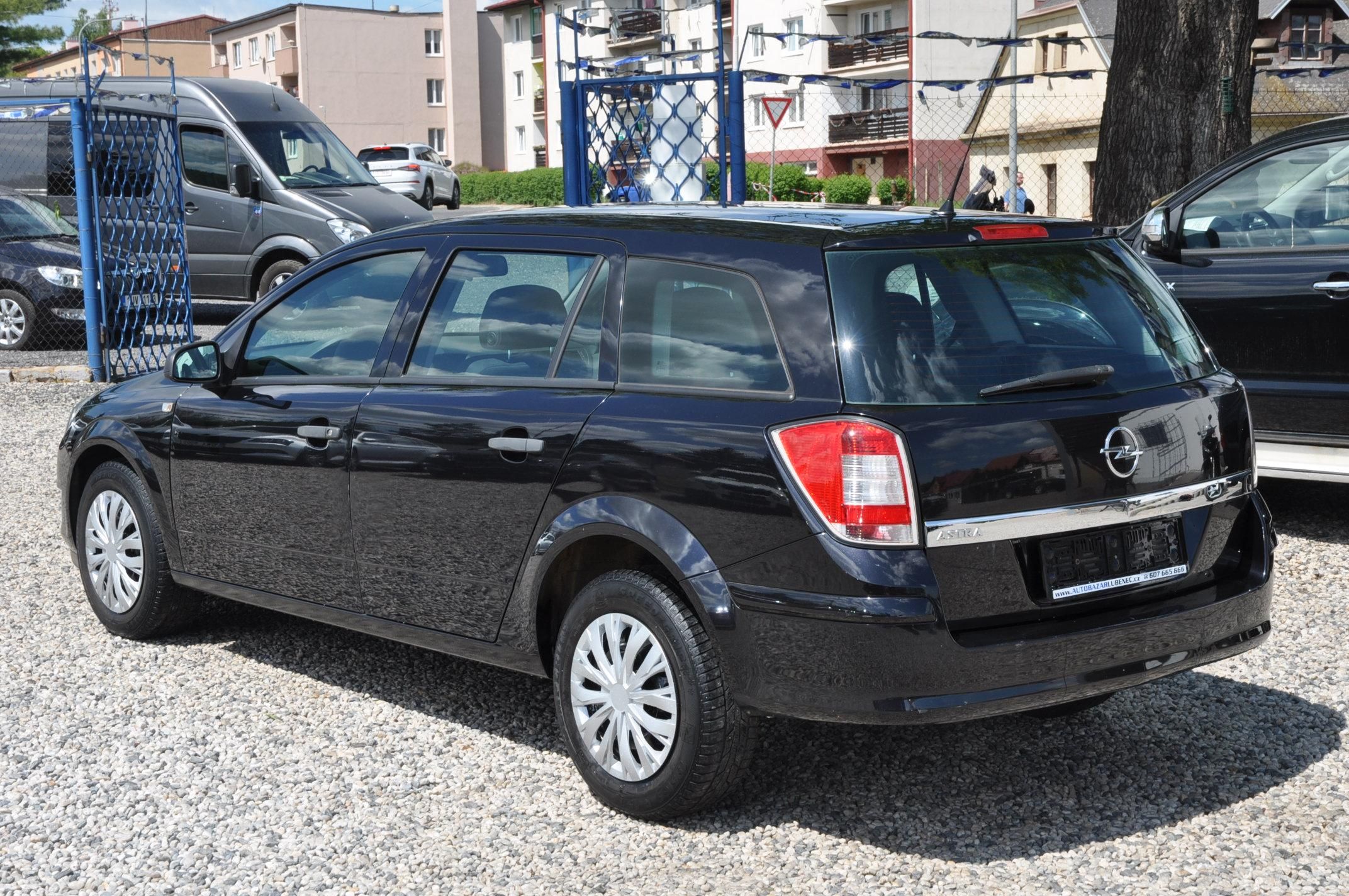 Opel Astra, 1.4i 66kW KOMBI - fotka 4