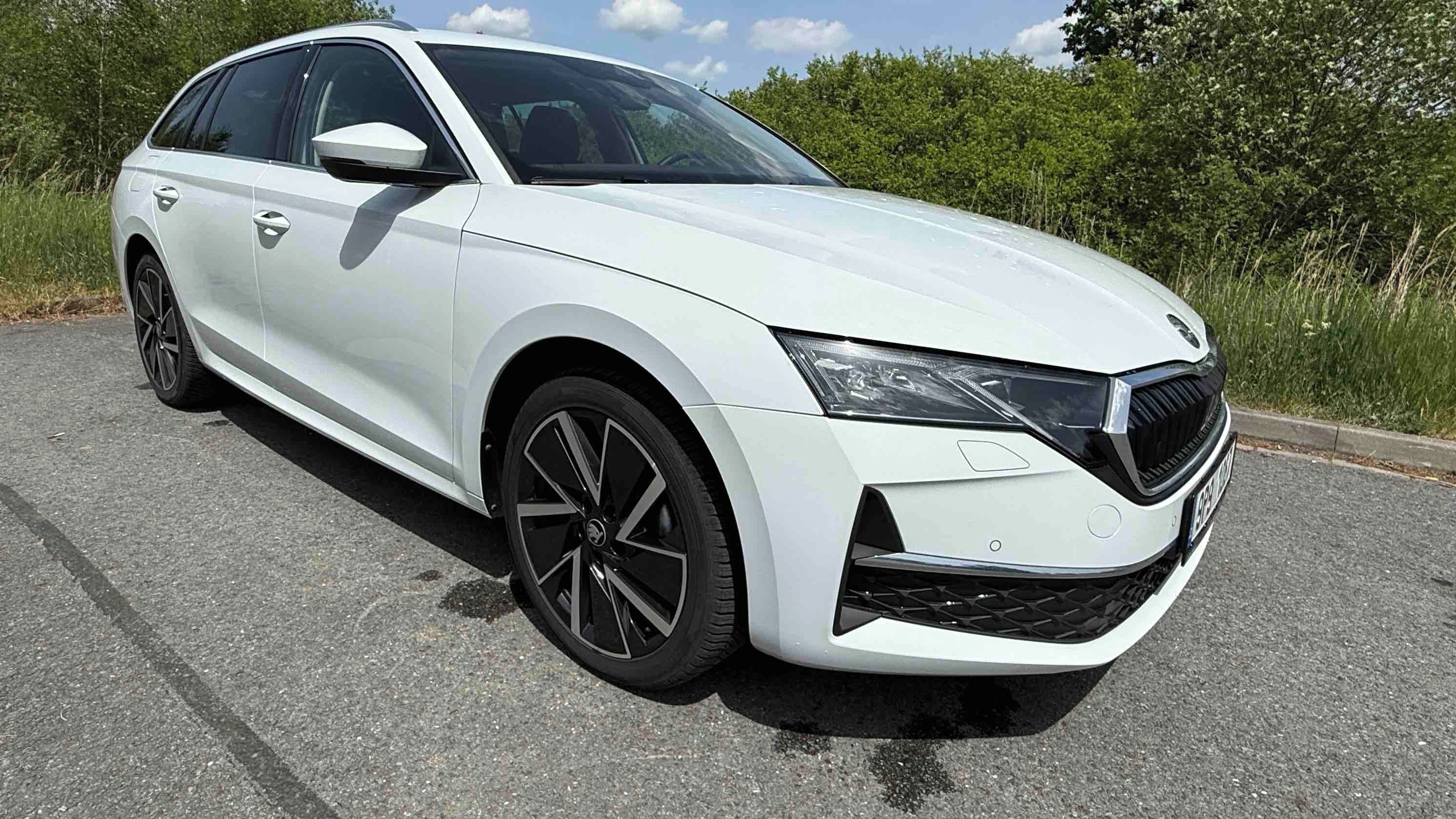 Škoda Octavia, 1.5TSI DSG 130 let Premium - fotka 2