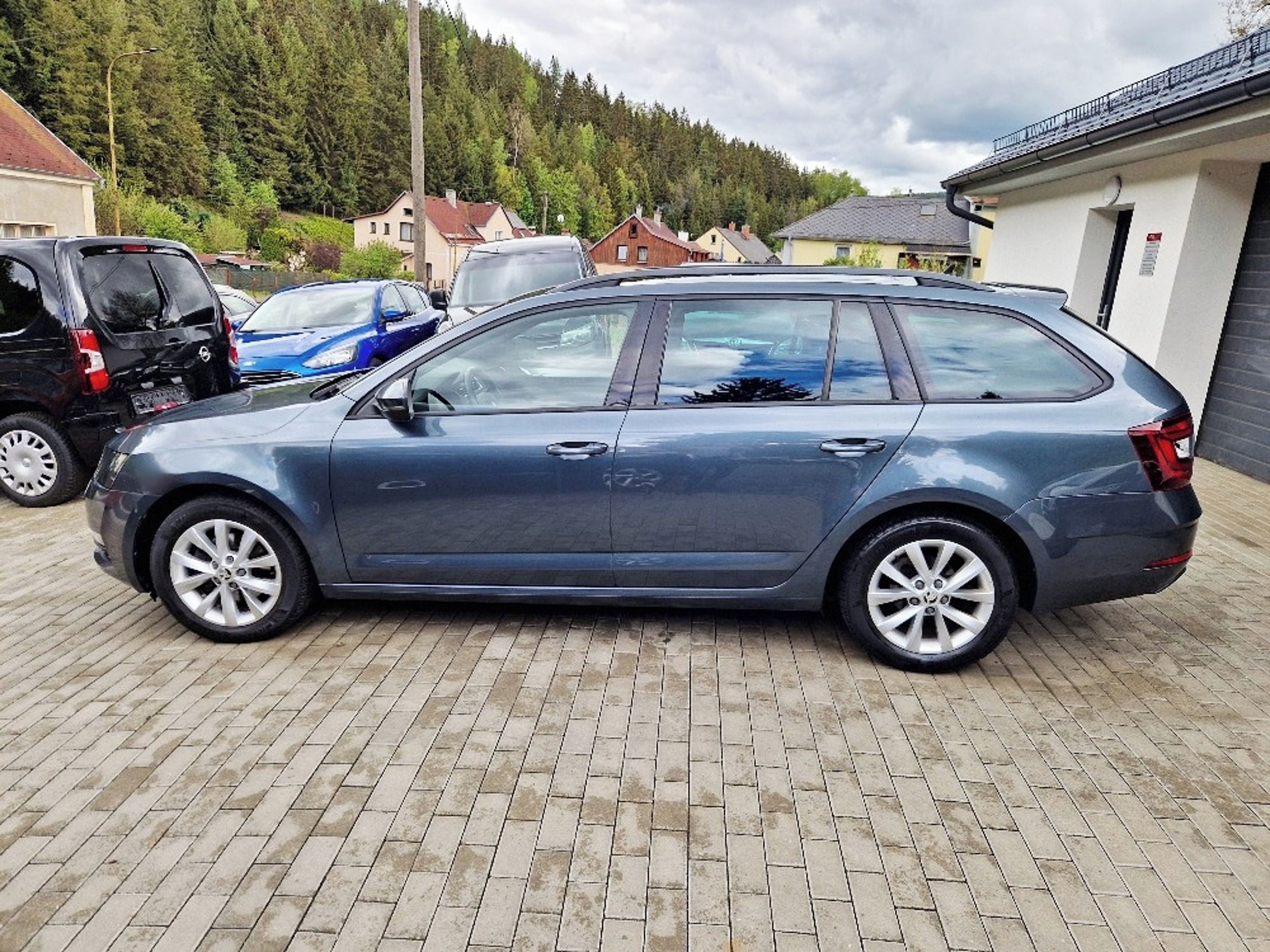 Škoda Octavia, 2.0 TDi (110 kW), plný servis - fotka 5