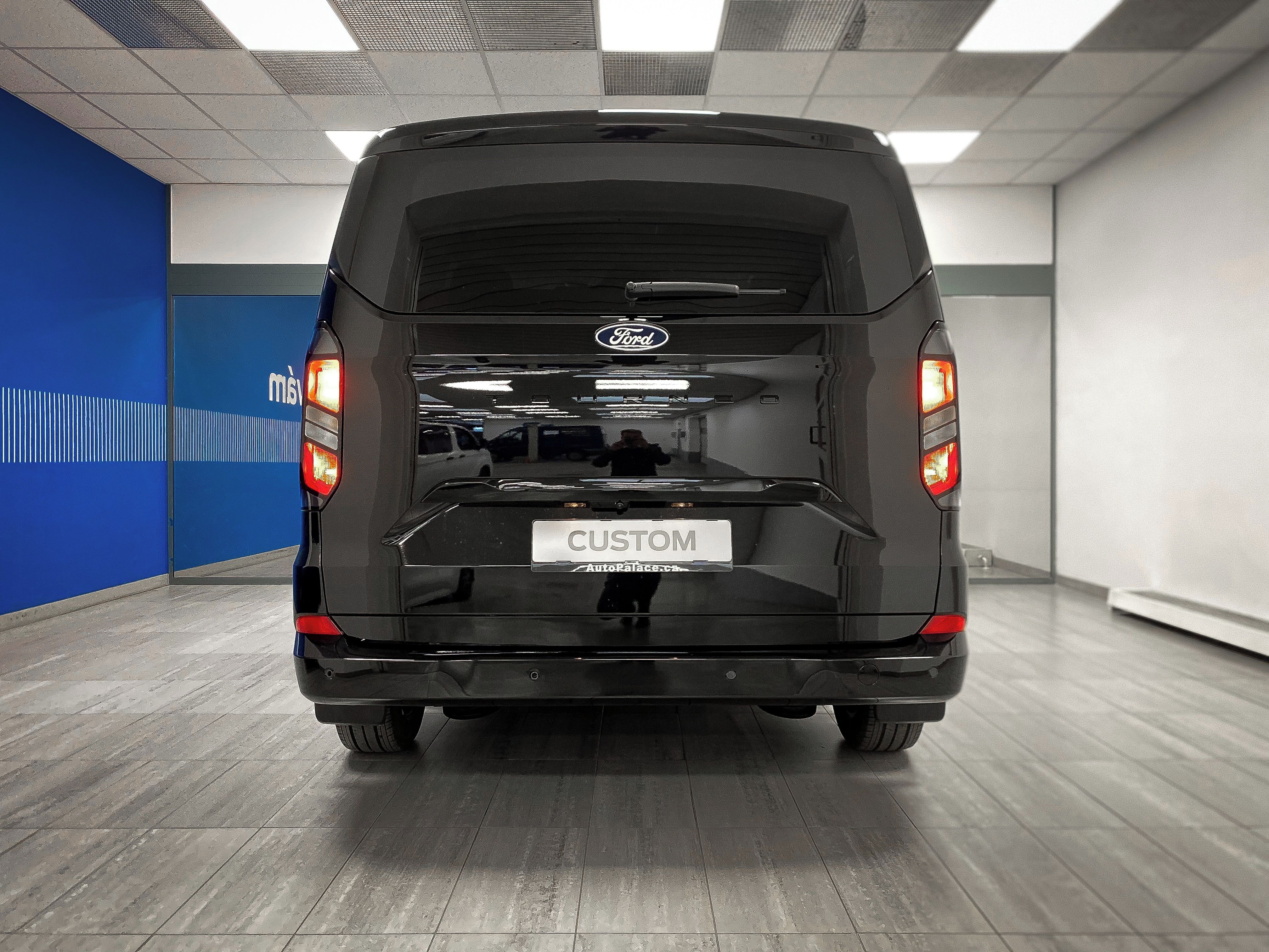 Ford Tourneo Custom, 2,0 EcoBlue Titanium L1 - fotka 4