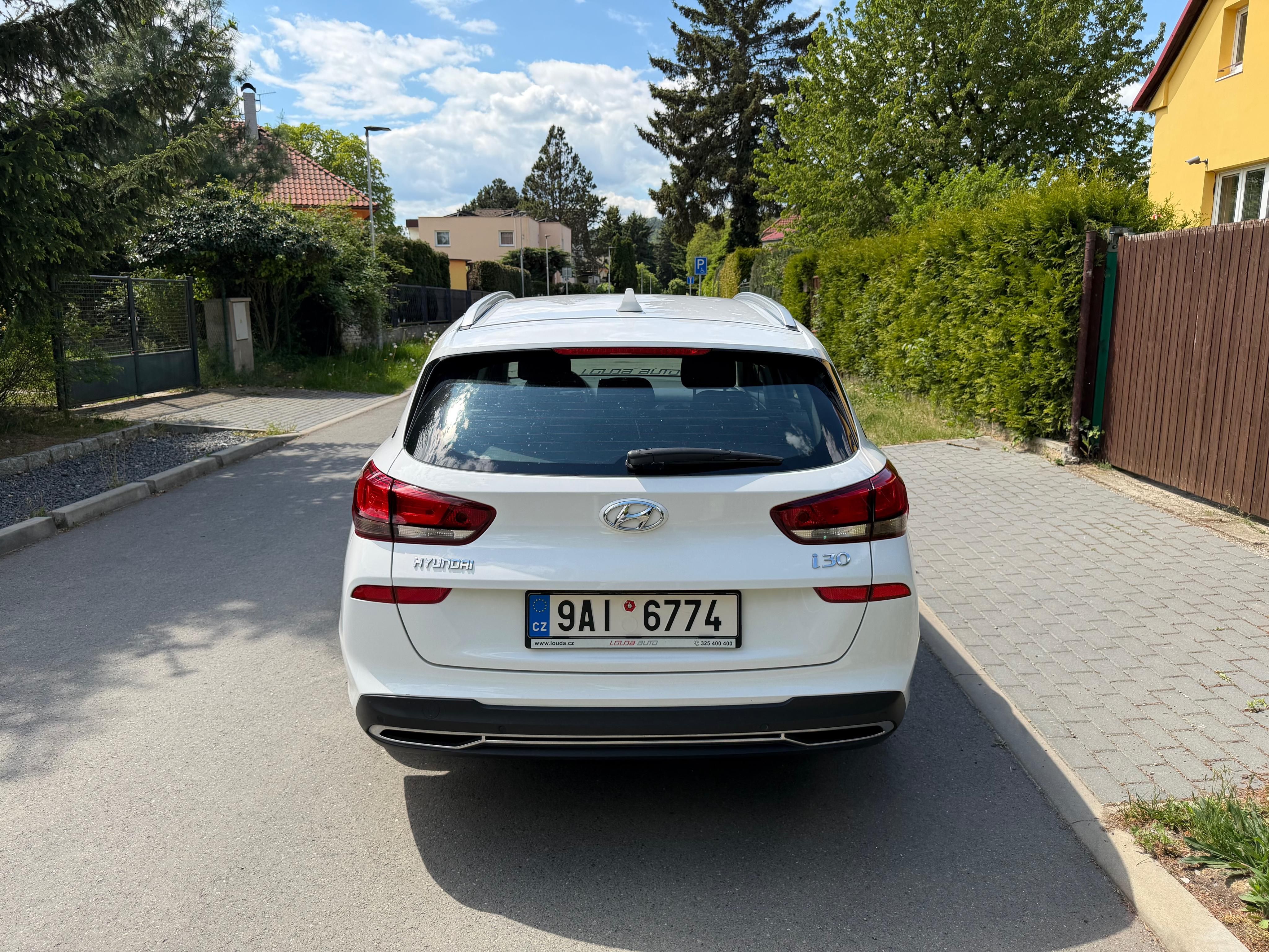 Hyundai i30, 1.5 benzin, původ ČR, serviska - fotka 5