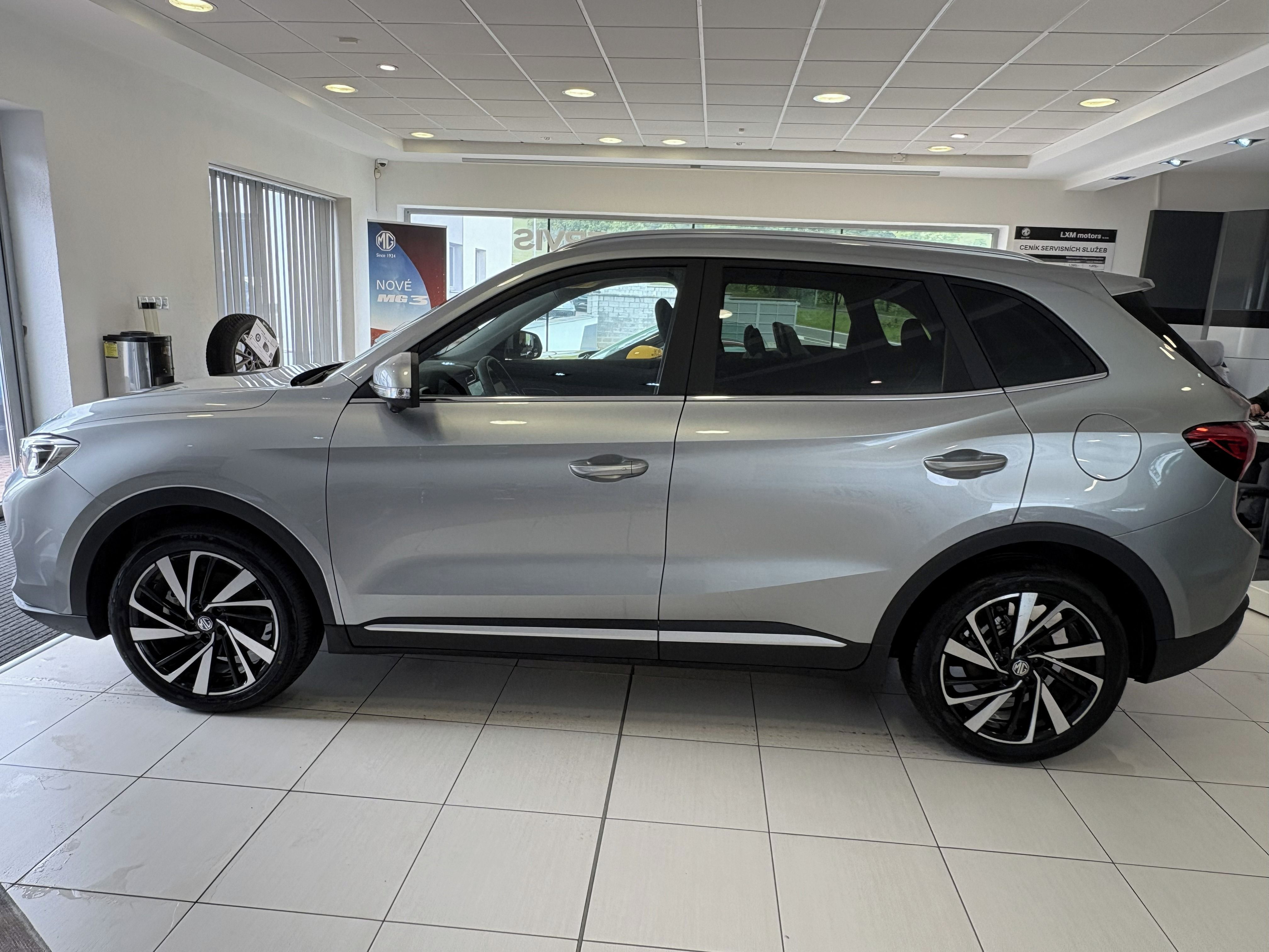 MG ZS, HEV exclusive - fotka 4