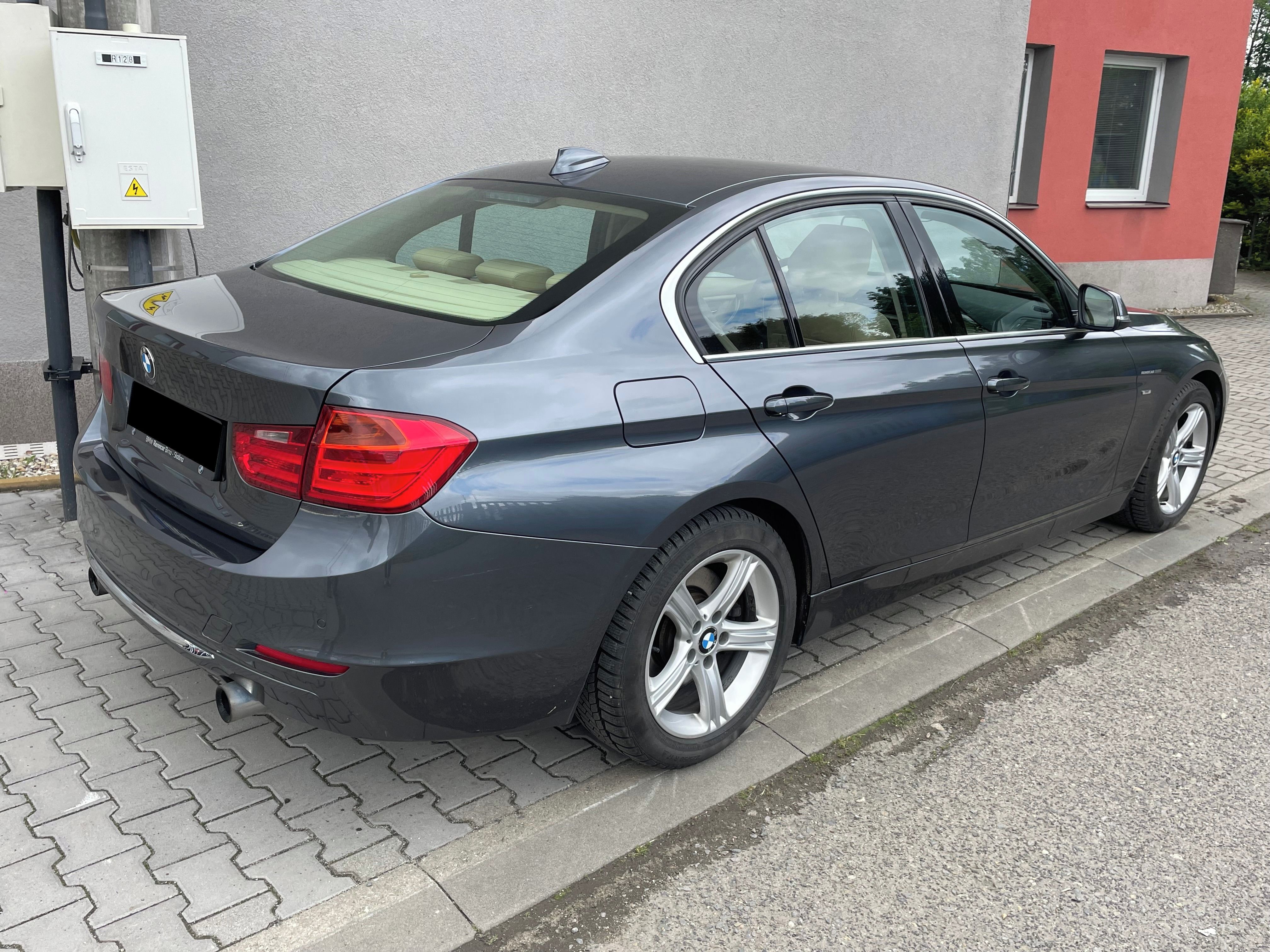 BMW Řada 3, 335i xDrive Luxury Line - fotka 6