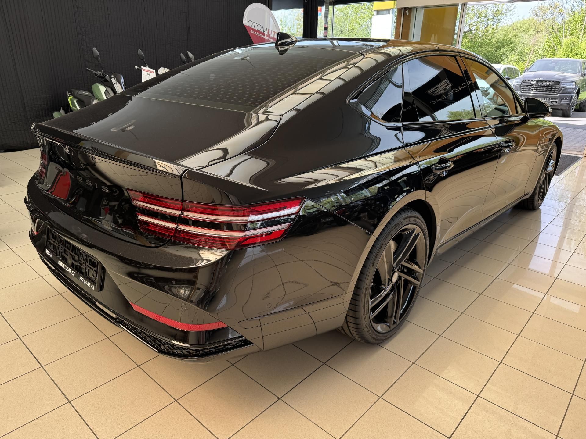Genesis G80, 3,5 V6 Prestige Black - fotka 5