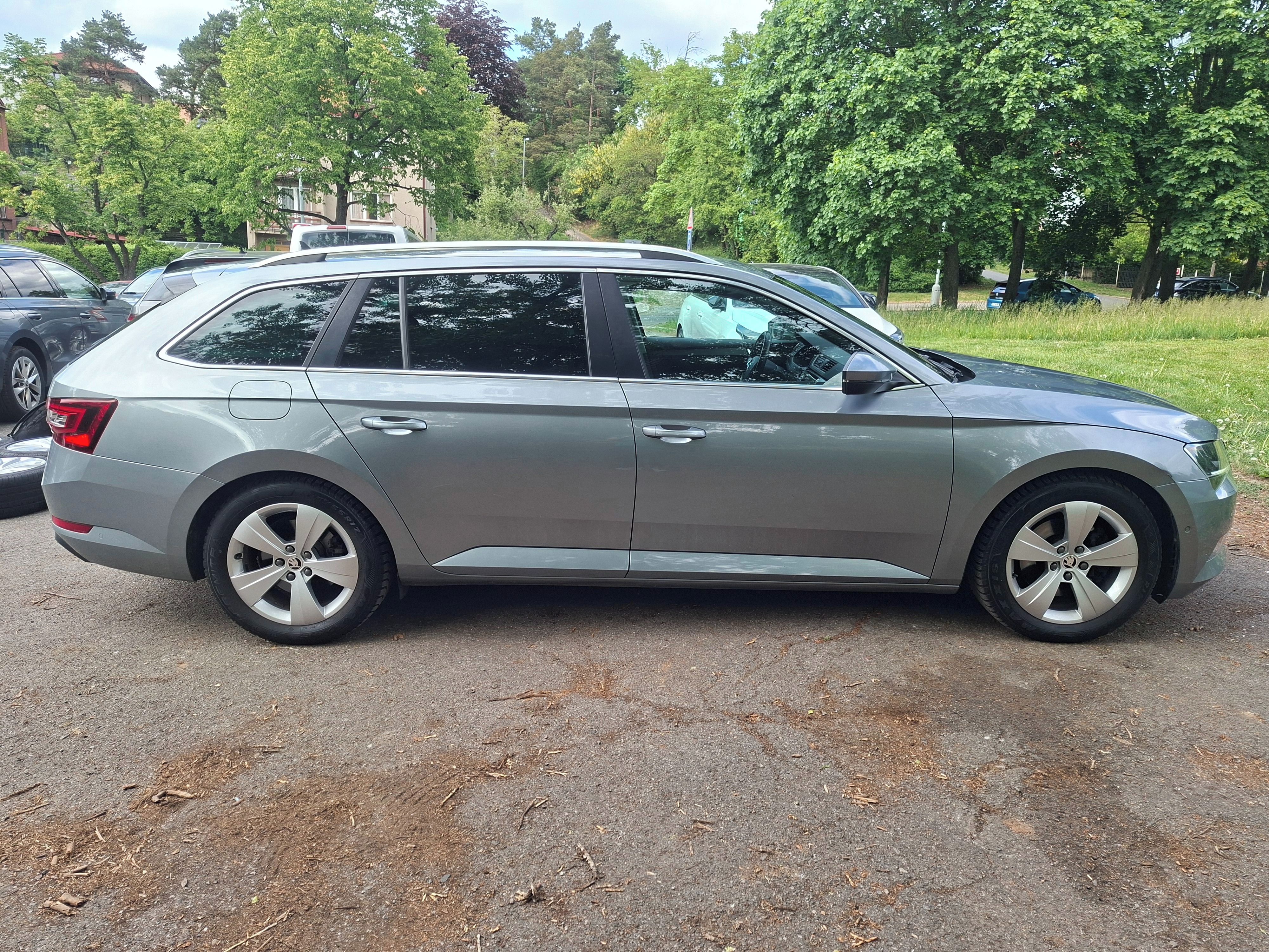 Škoda Superb, 1.6 TDI, Style - fotka 6