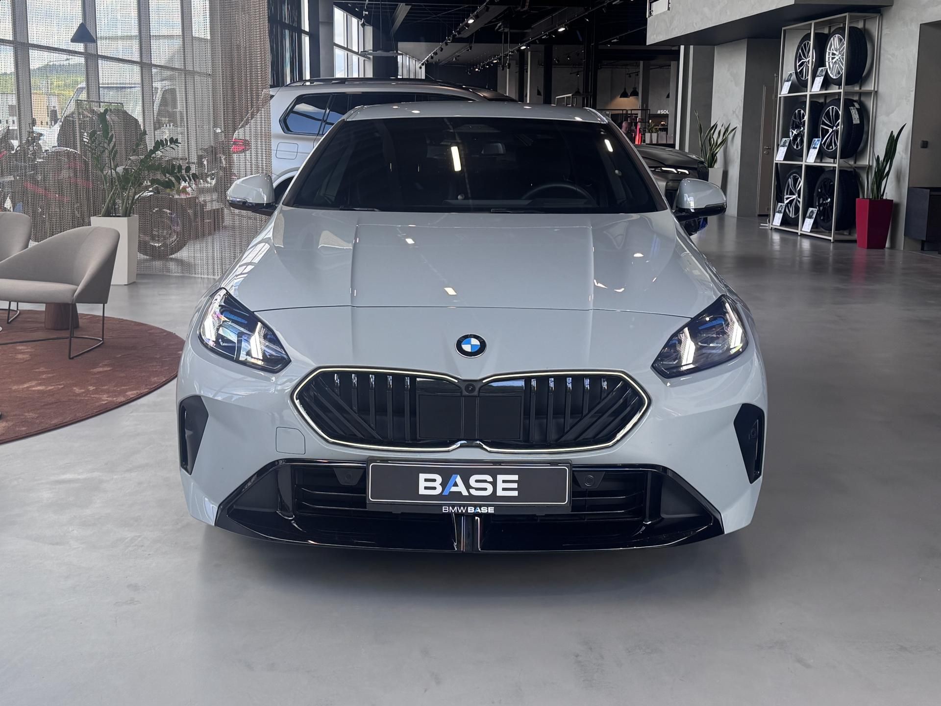 BMW Řada 2, 220 Gran Coupe M-Sport - fotka 2