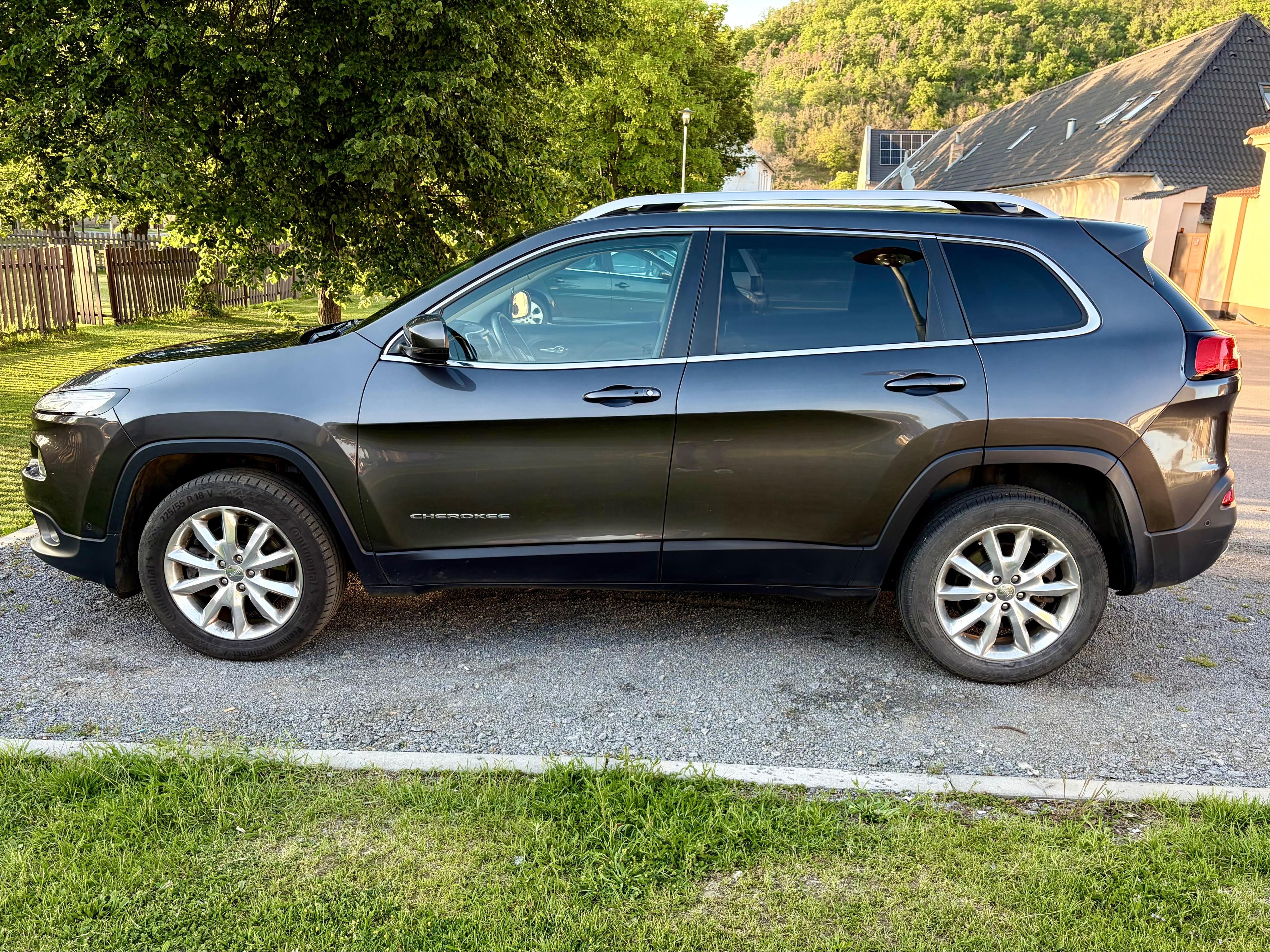 Jeep Cherokee, Limited, 2.2D, 1.Majitel, ČR - fotka 5