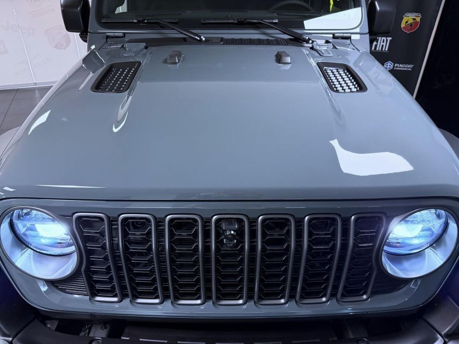 Jeep Wrangler, Unlimited 2.0T 272k AT8 - fotka 6