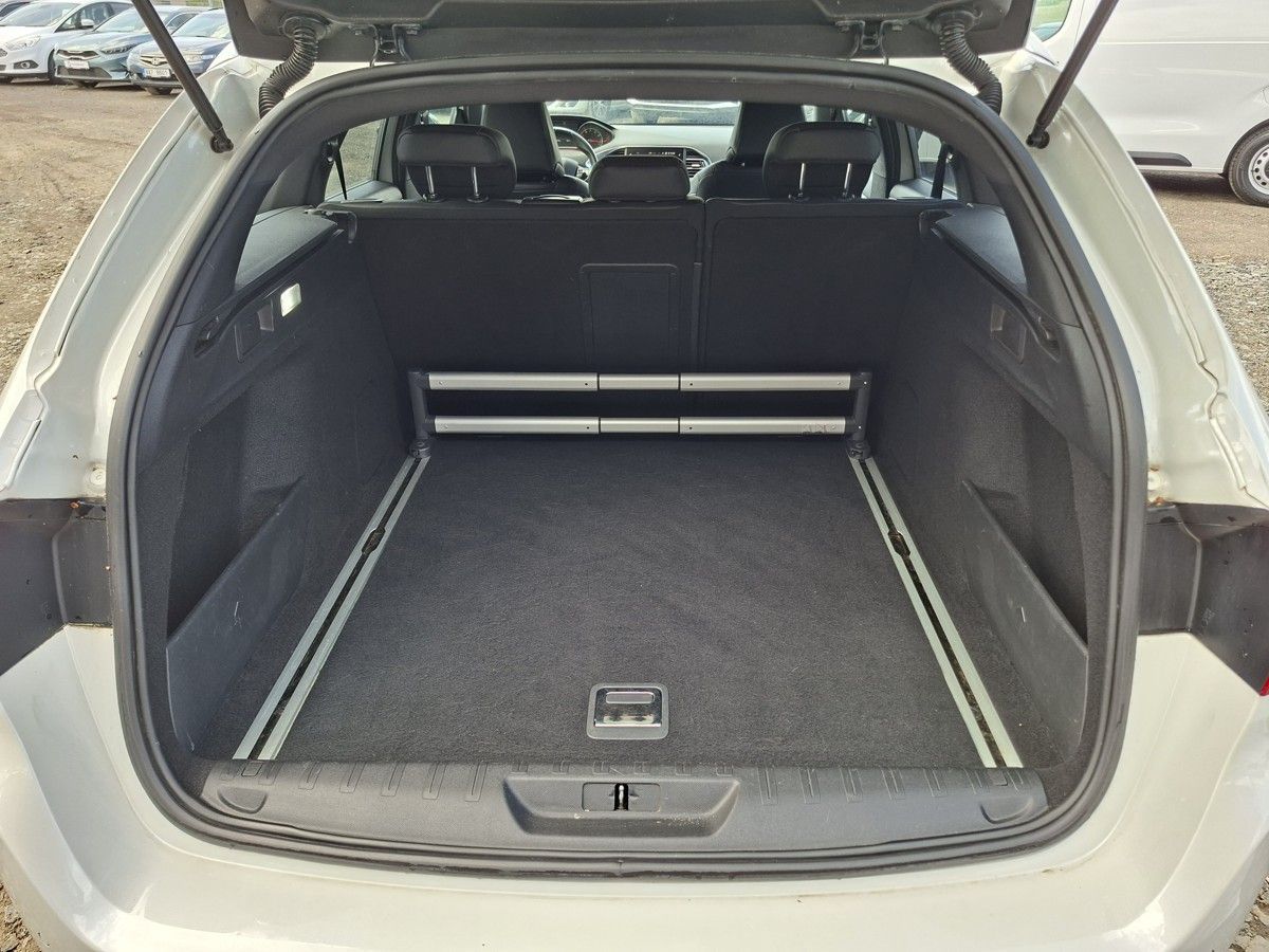 Peugeot 308, SW GT 1,6 THP 205k M6 - fotka 5